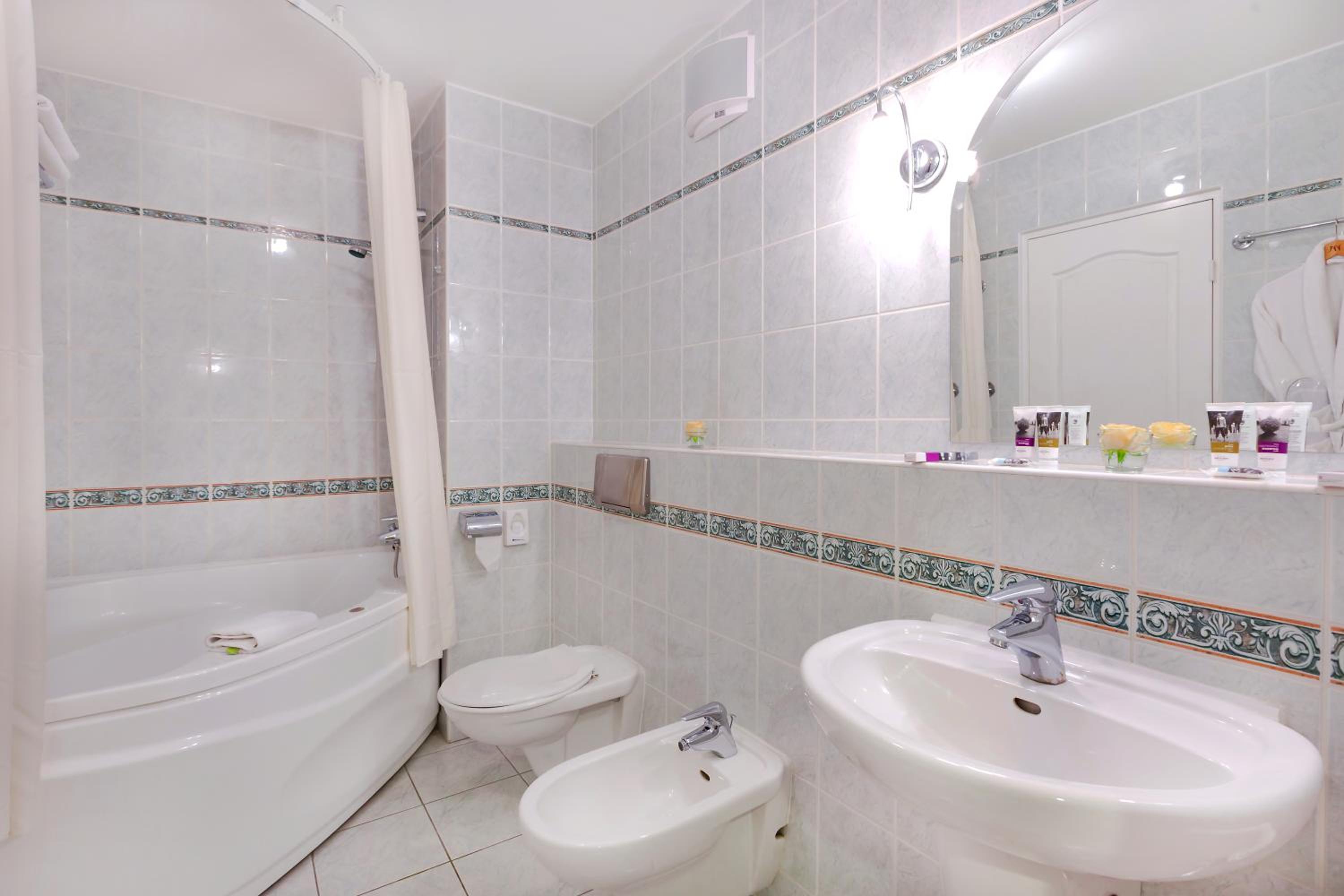 One-Bedroom Superior Apartment - Photo 7