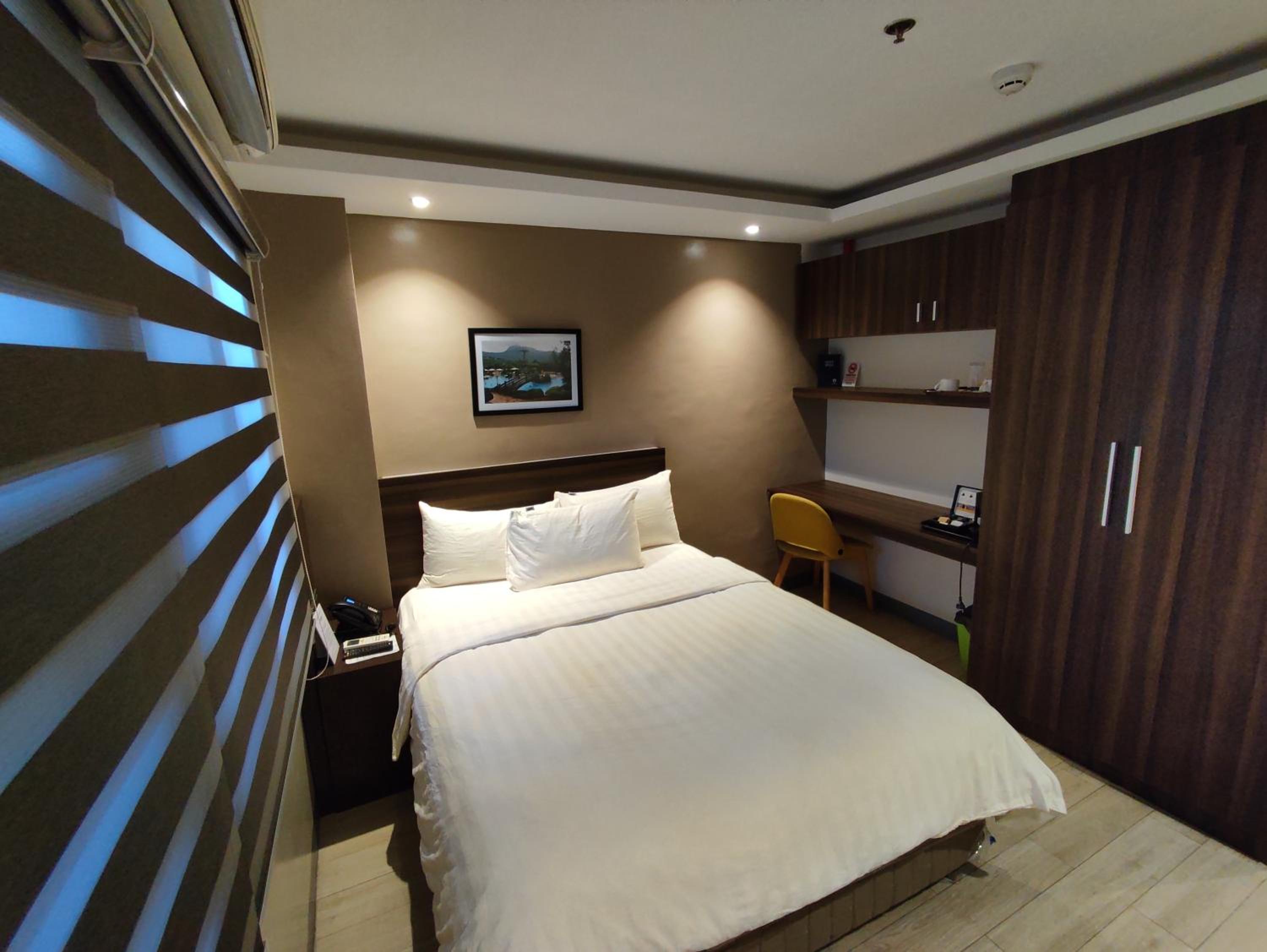 Standard Queen Room - Photo 2
