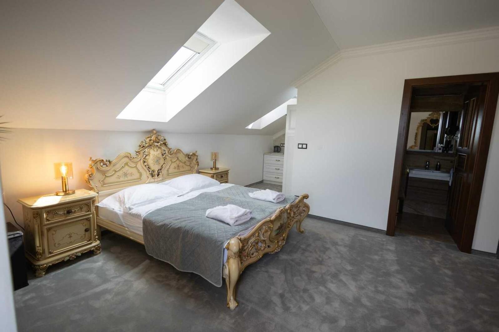 Deluxe Junior Suite photo 2