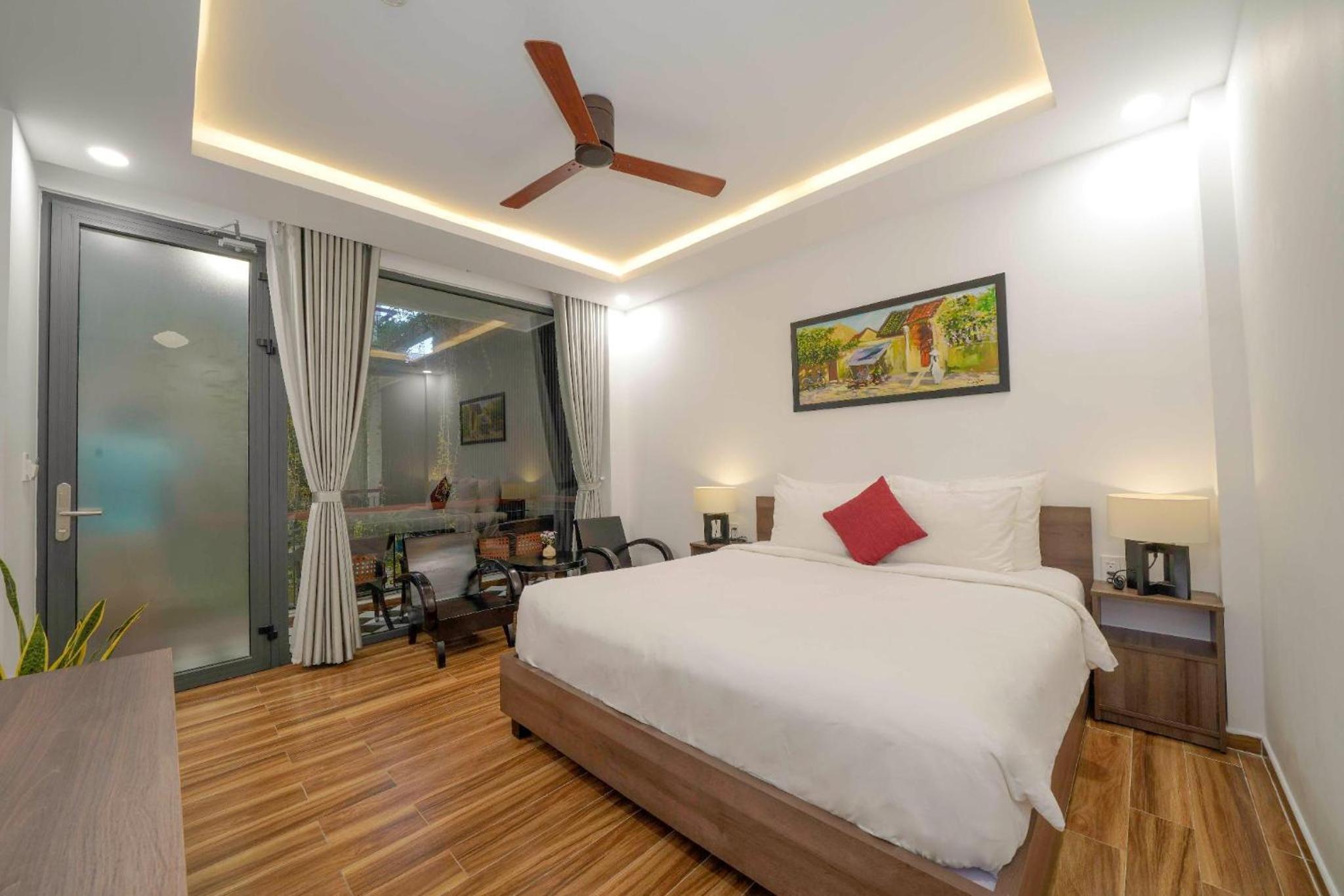 Deluxe Queen Room with Pool View - Photo 1
