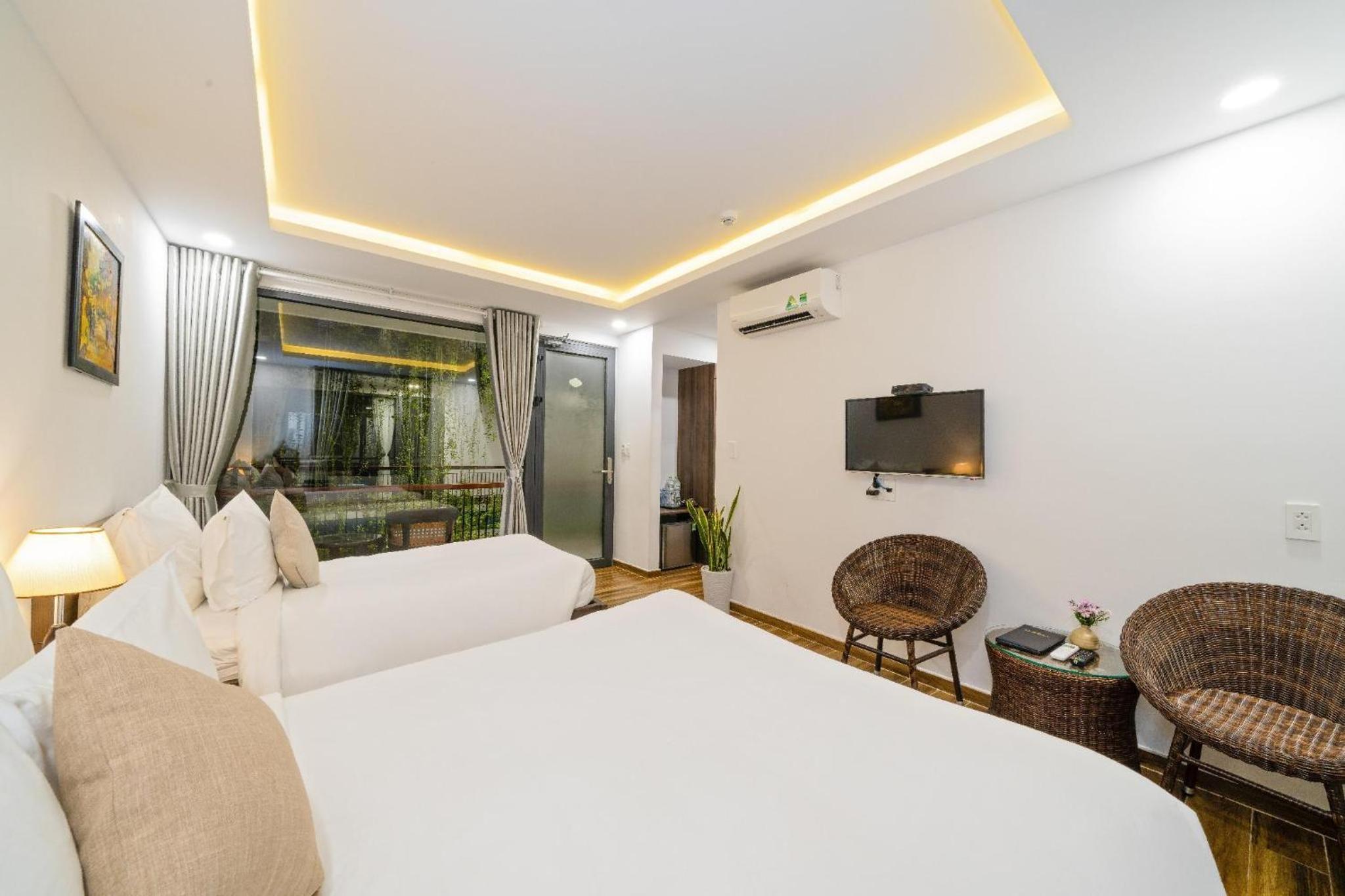 Deluxe Triple Room with Pool View photo 1