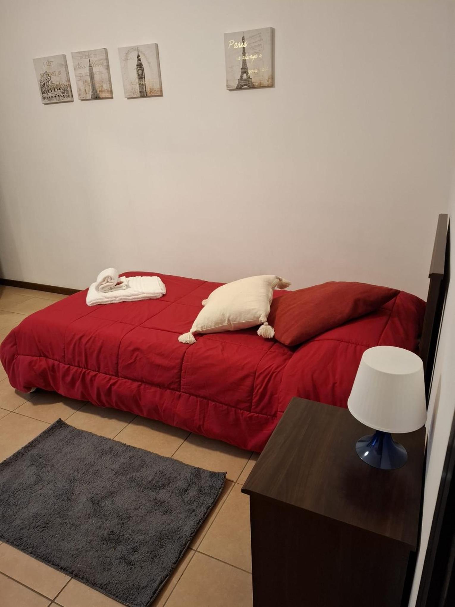 Budget Twin Room - Photo 9