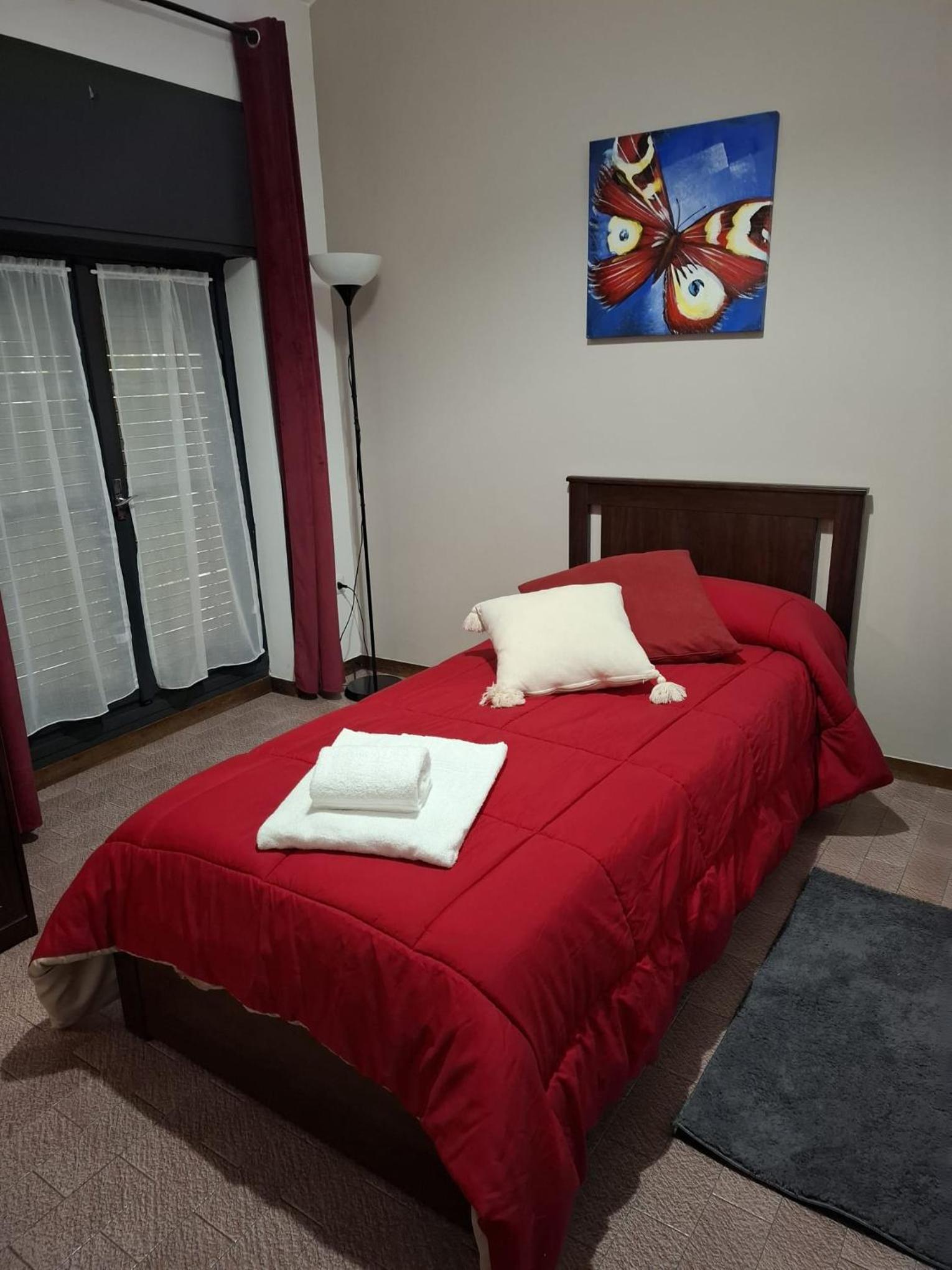 Budget Twin Room - Photo 5