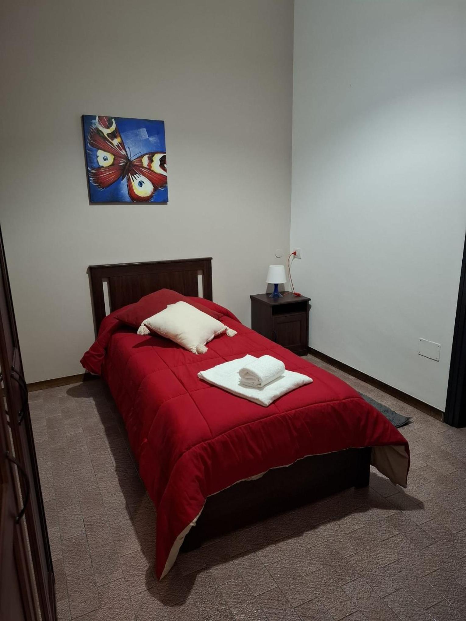 Budget Twin Room - Photo 7