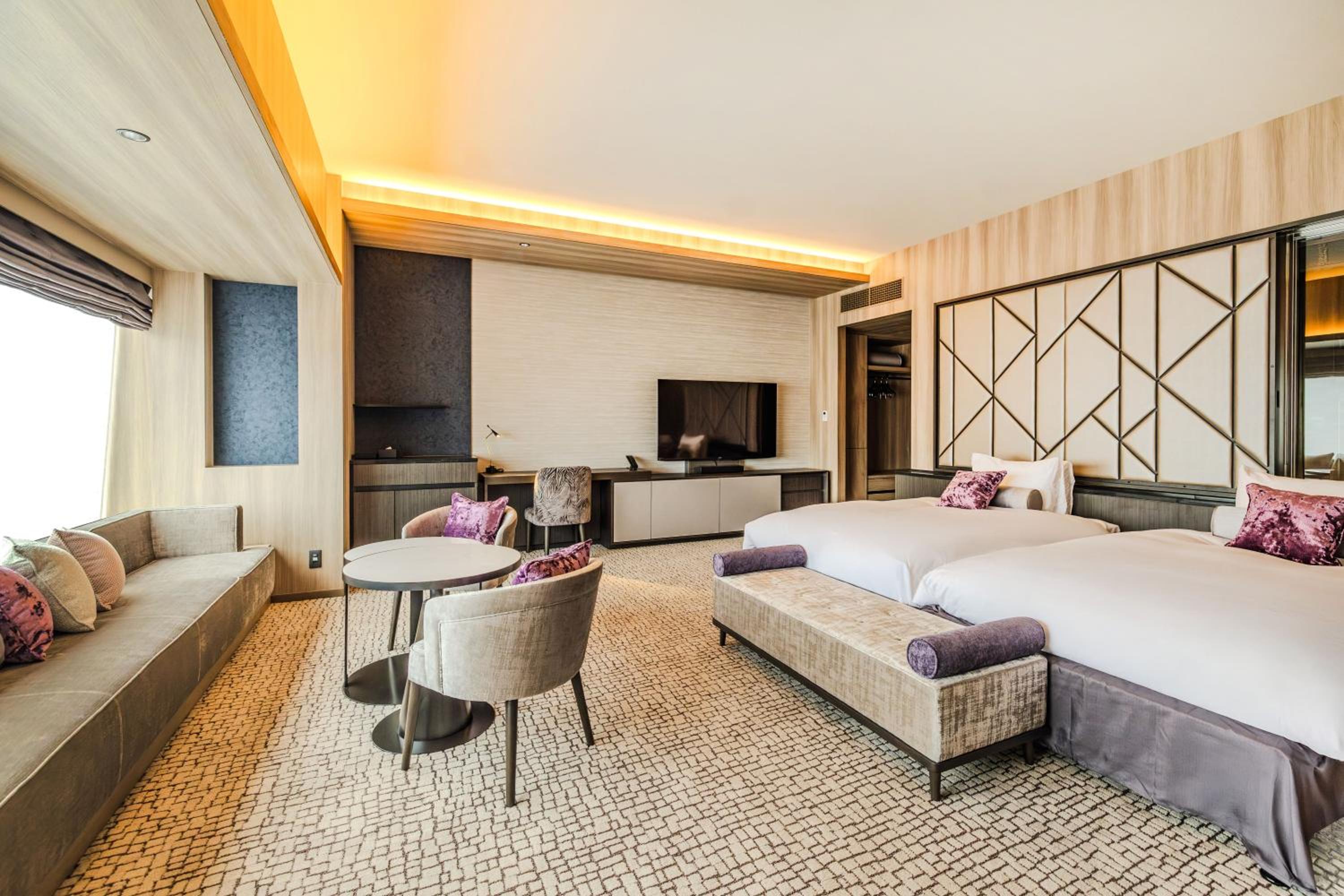 Suite Room with City View - Photo 2