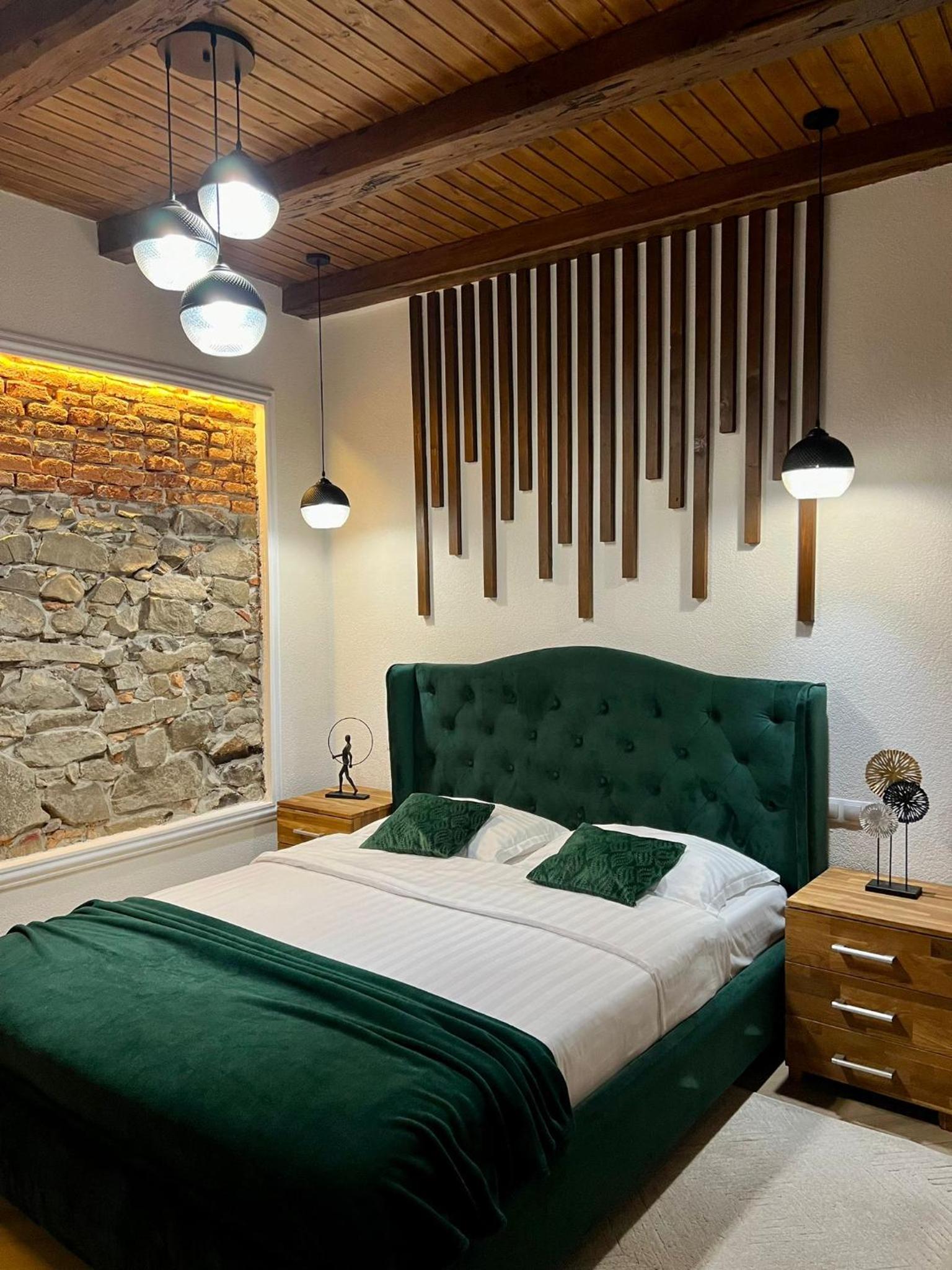 Queen Room - Photo 8