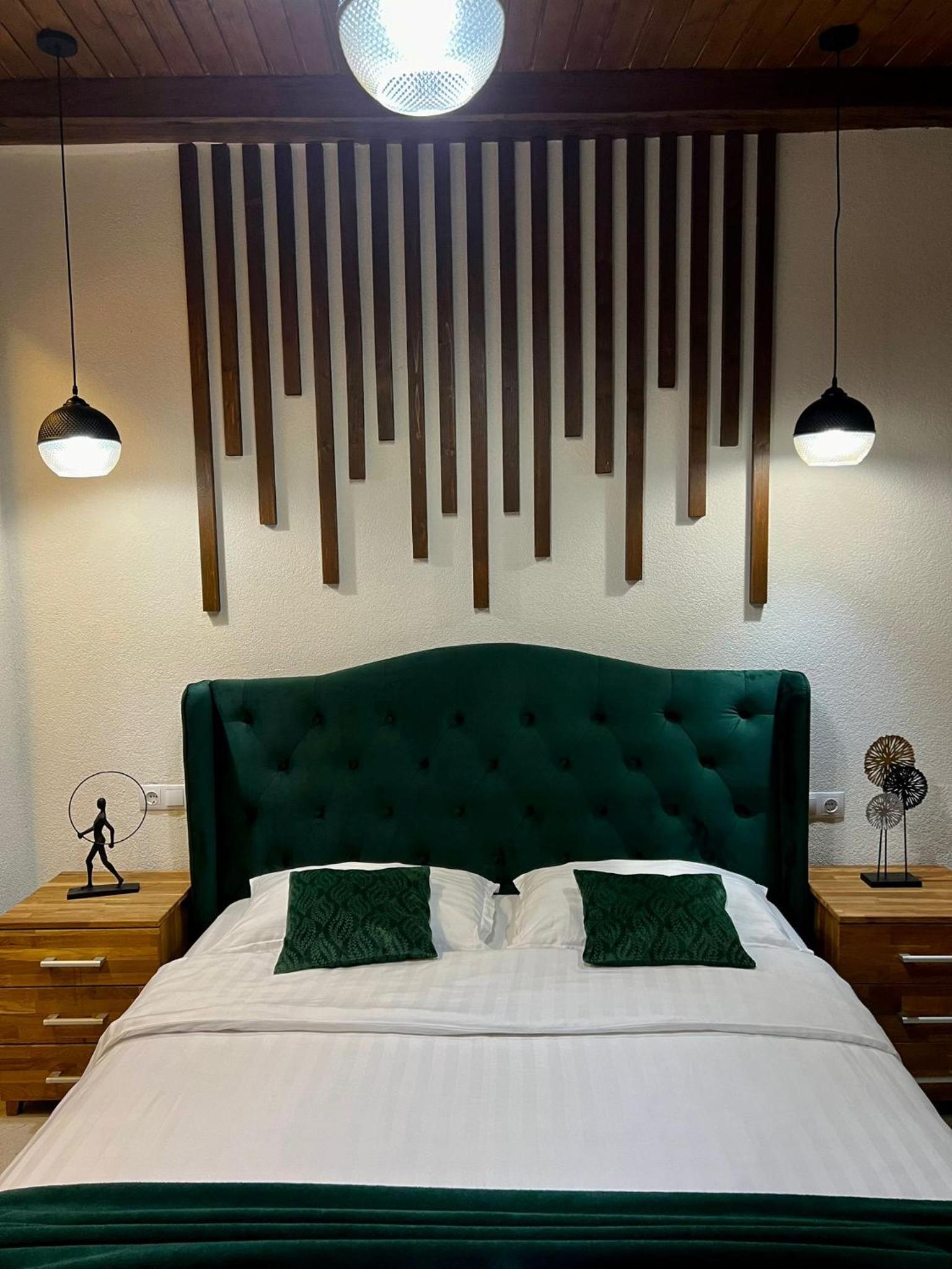 Queen Room - Photo 7