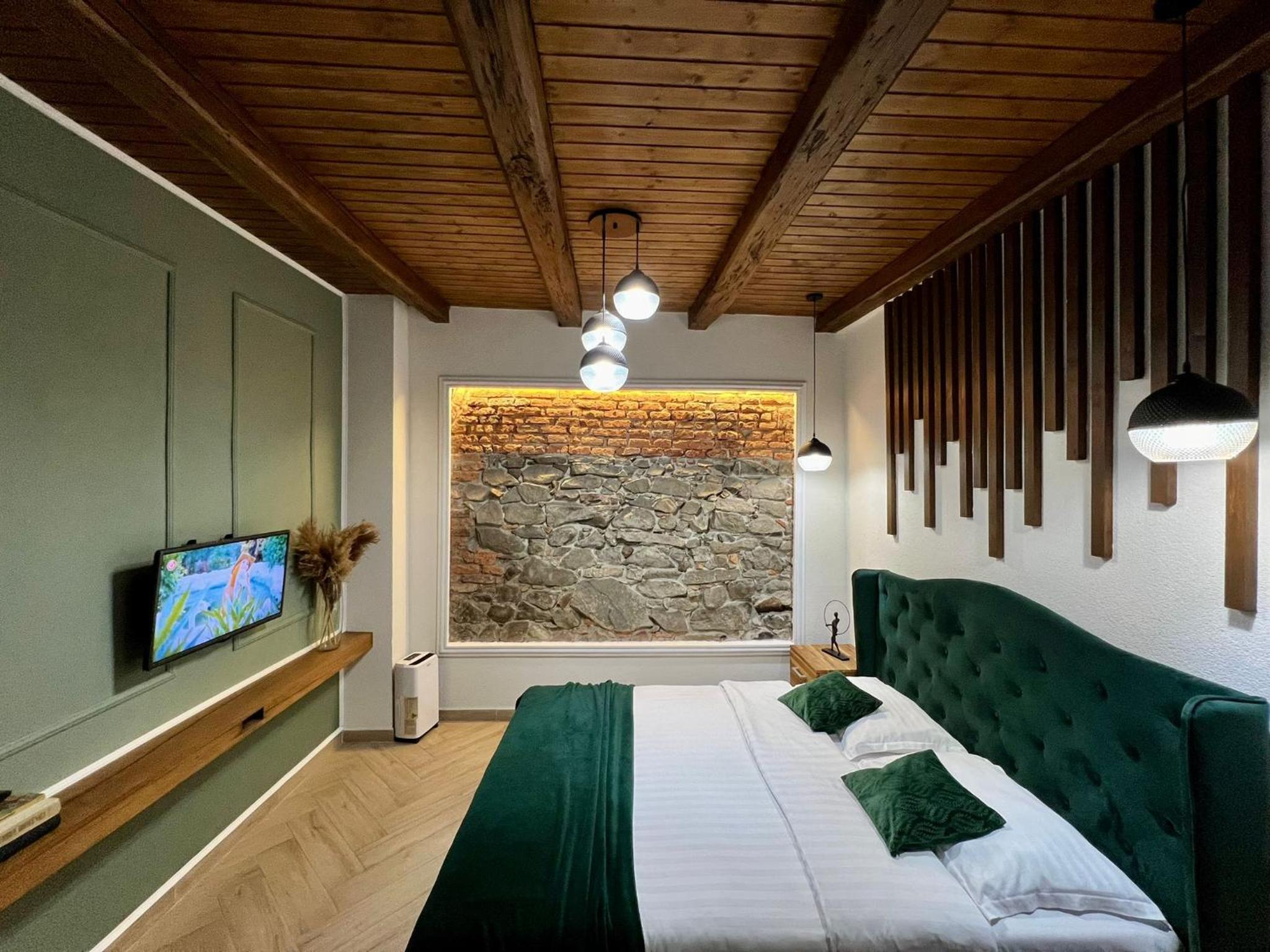 Queen Room - Photo 1