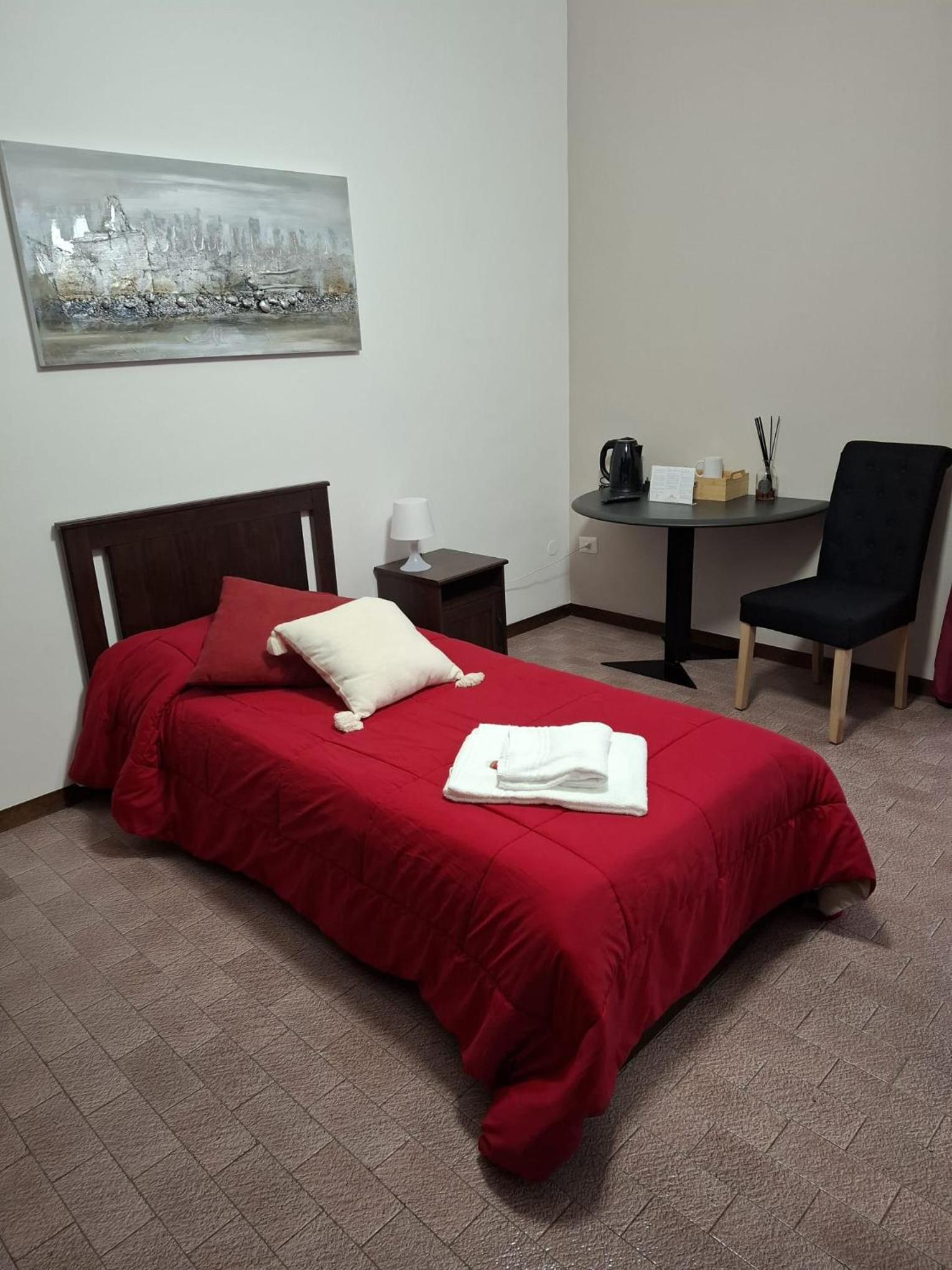 Budget Twin Room photo 2