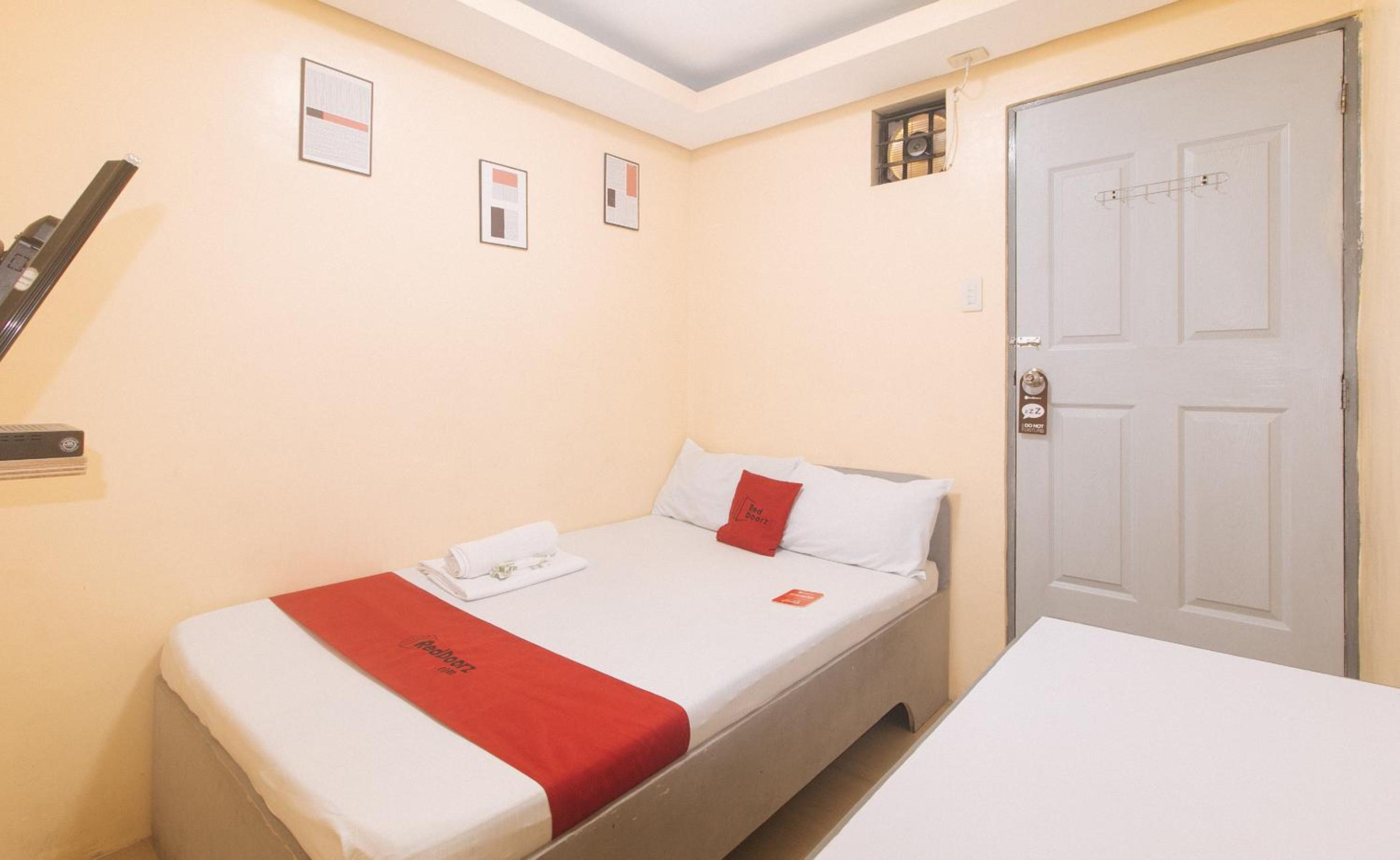 Deluxe Room - Photo 5