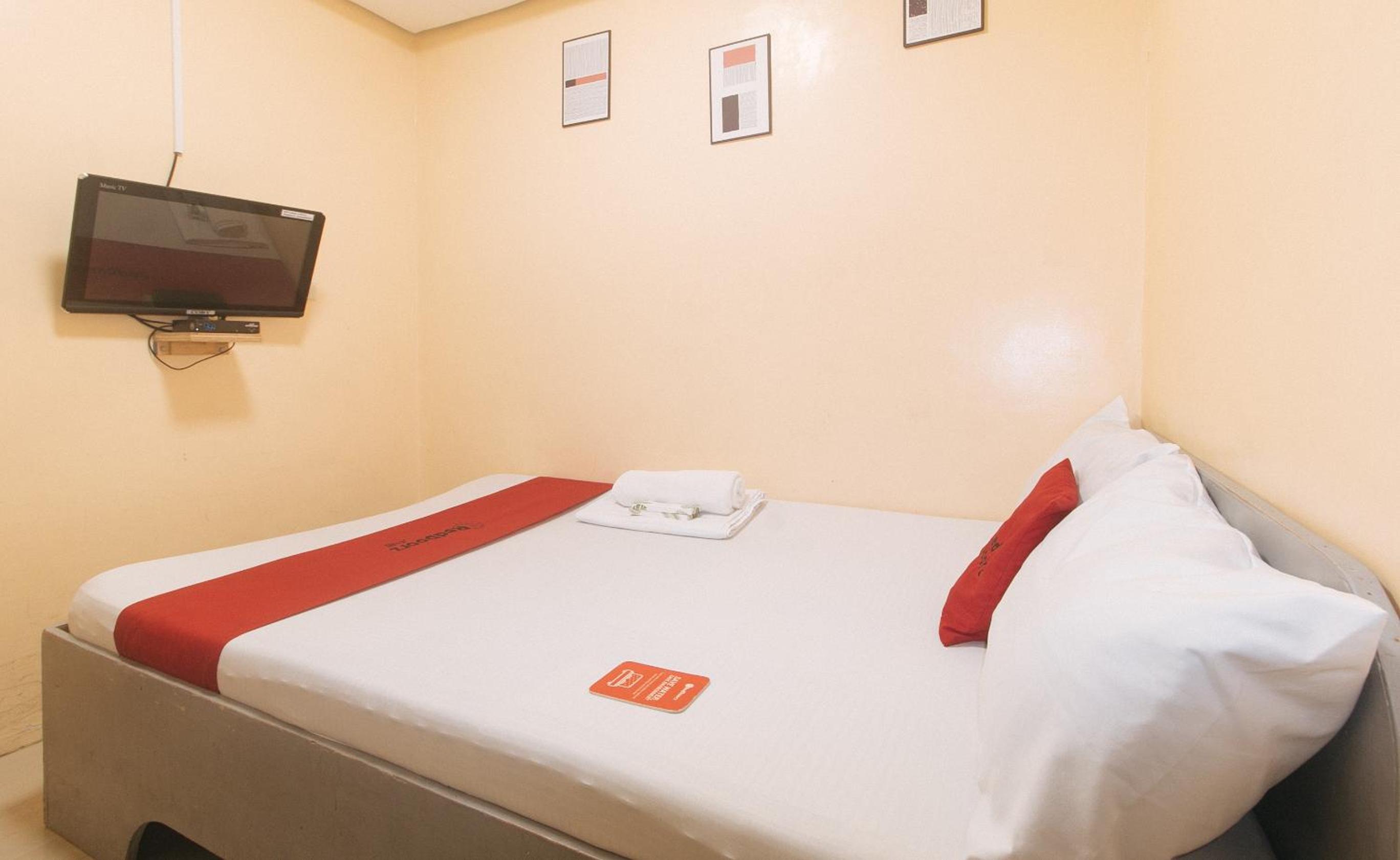 Deluxe Room - Photo 11