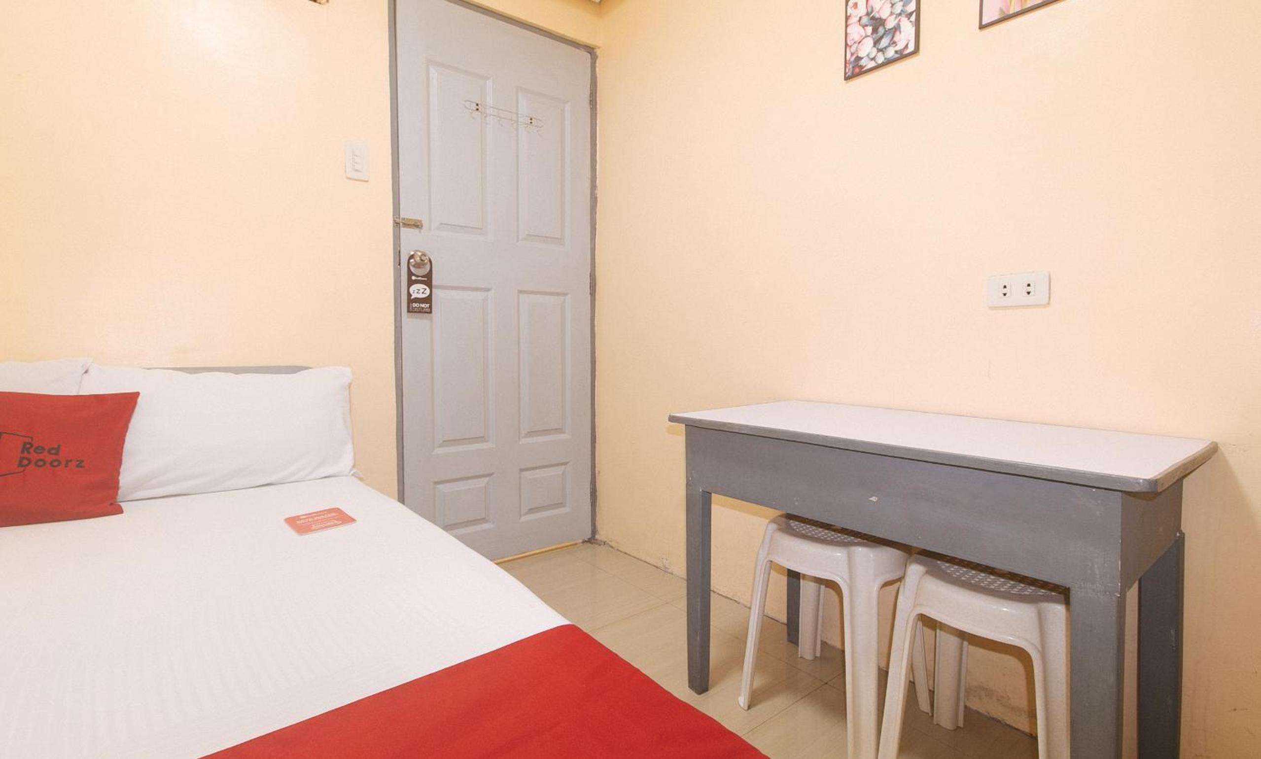 Deluxe Room - Photo 13