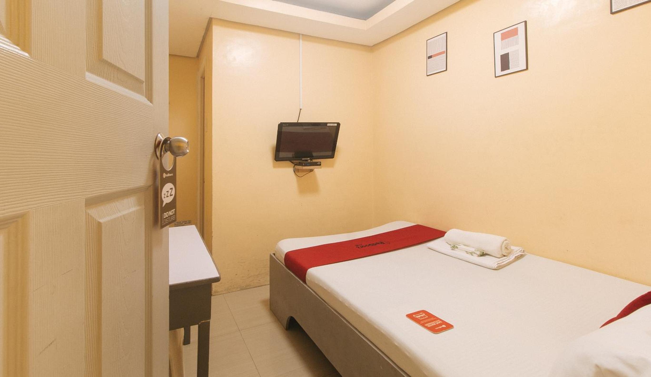 Deluxe Room - Photo 10