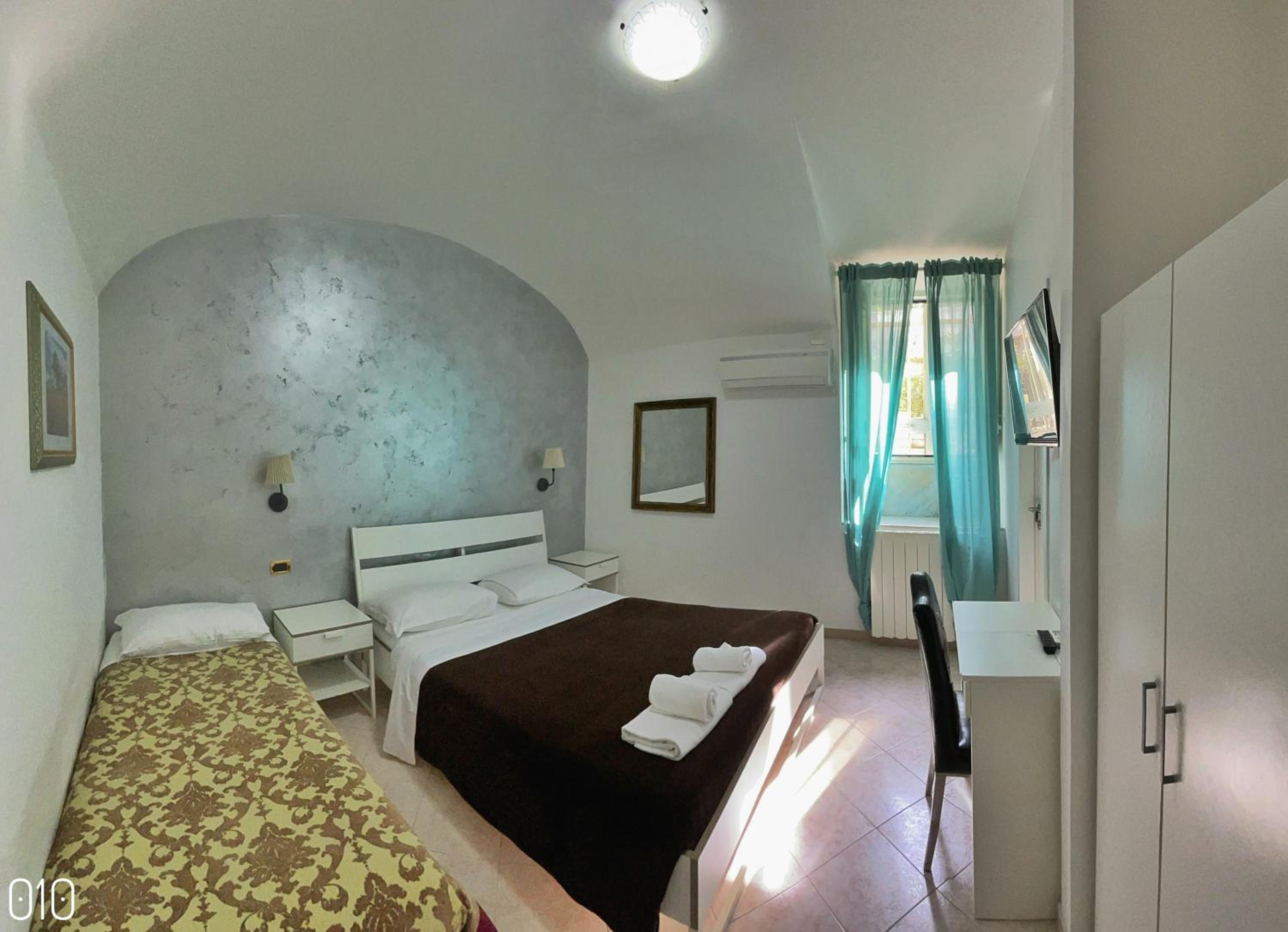 Superior Triple Room photo 3