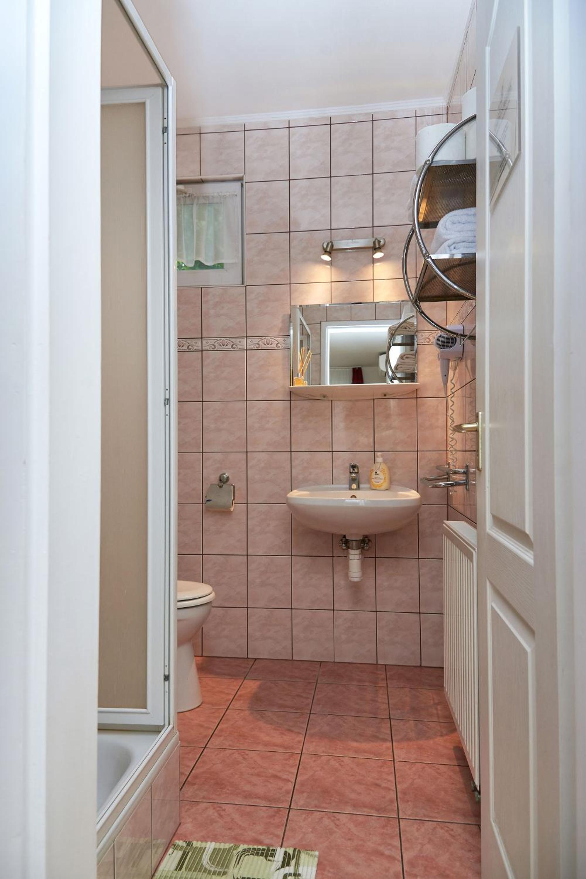One-Bedroom Apartment with Terrace photo 2