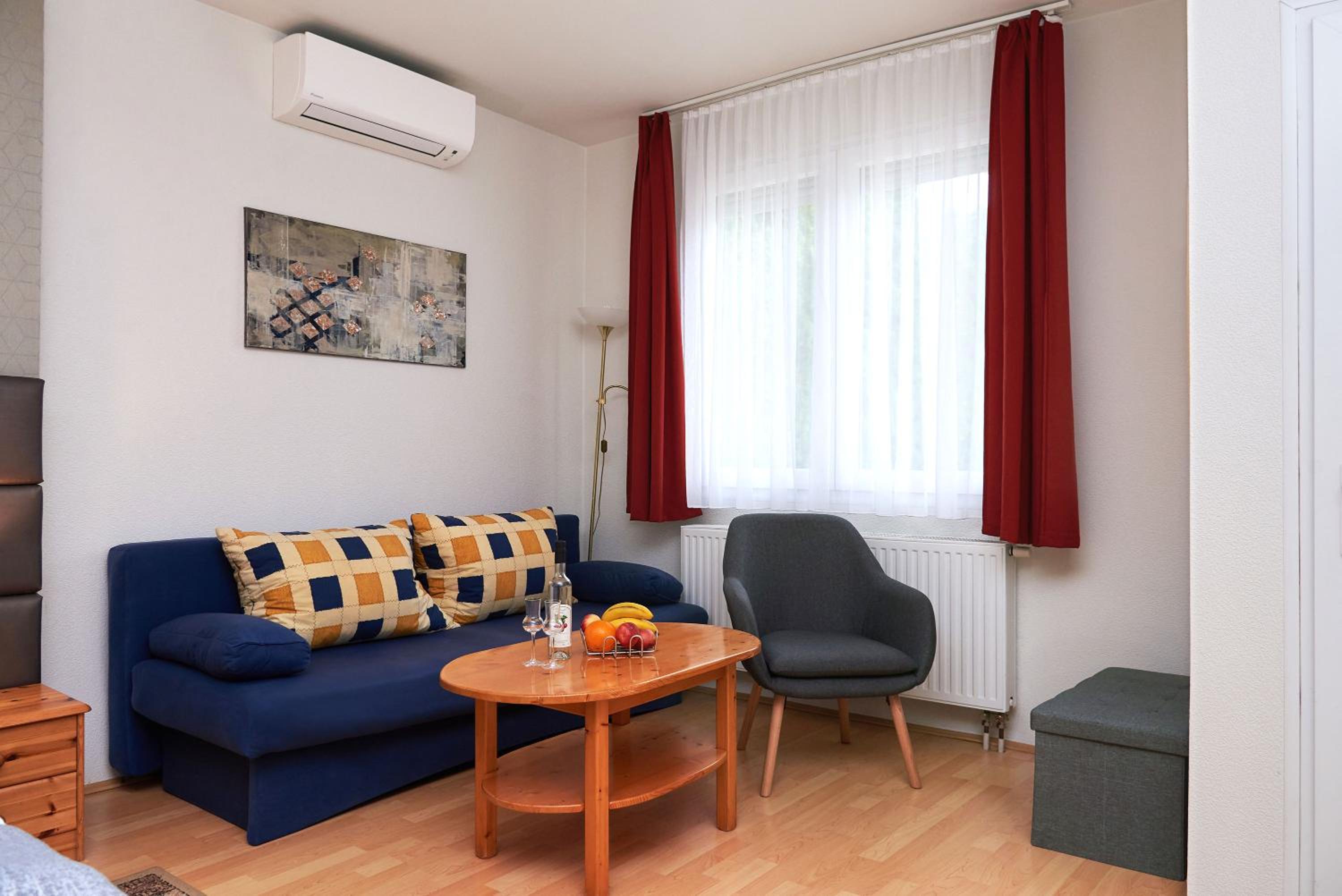 One-Bedroom Apartment with Terrace photo 3