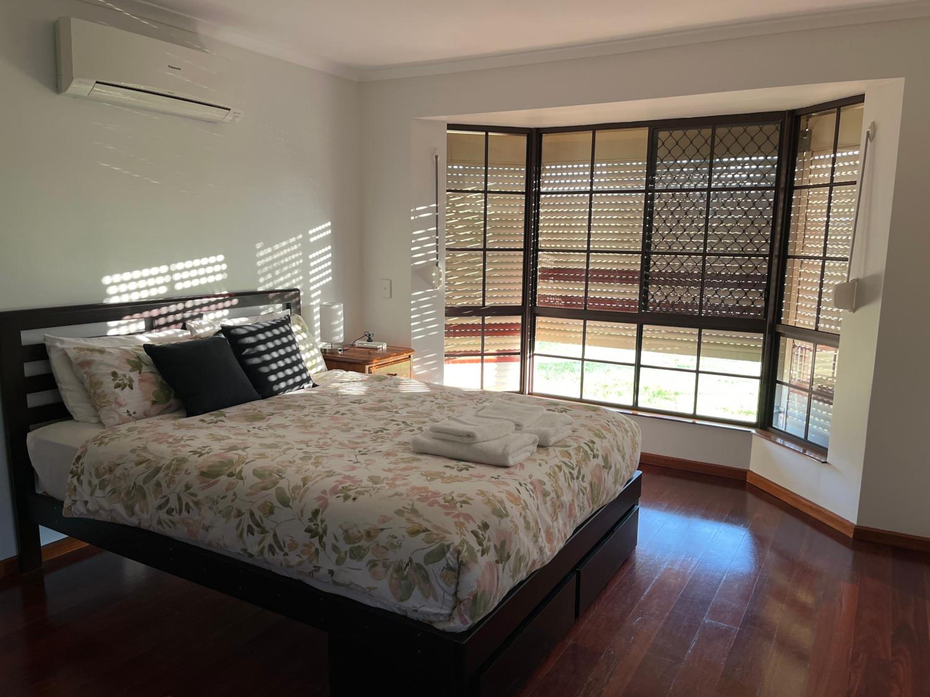 Four-Bedroom House photo 1