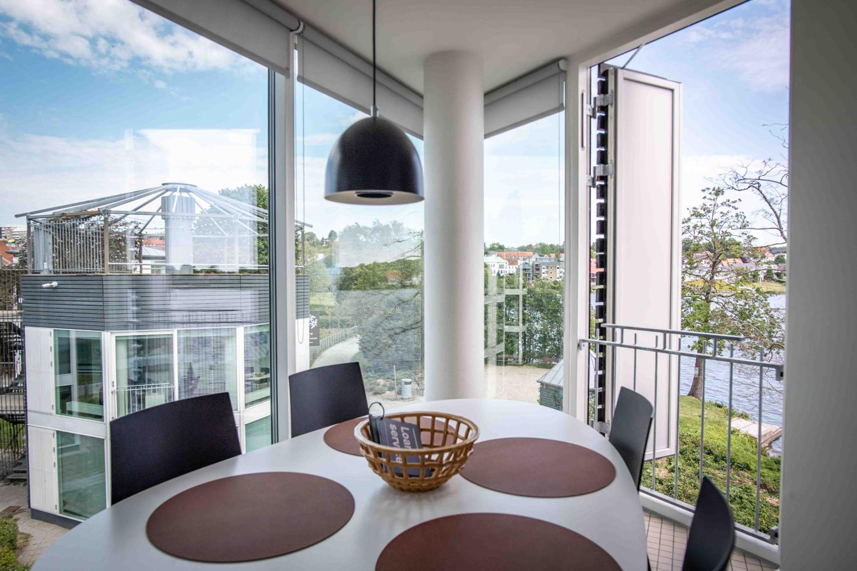 Apartment with Two Double Rooms and with Partial Lake View thumbnail 5