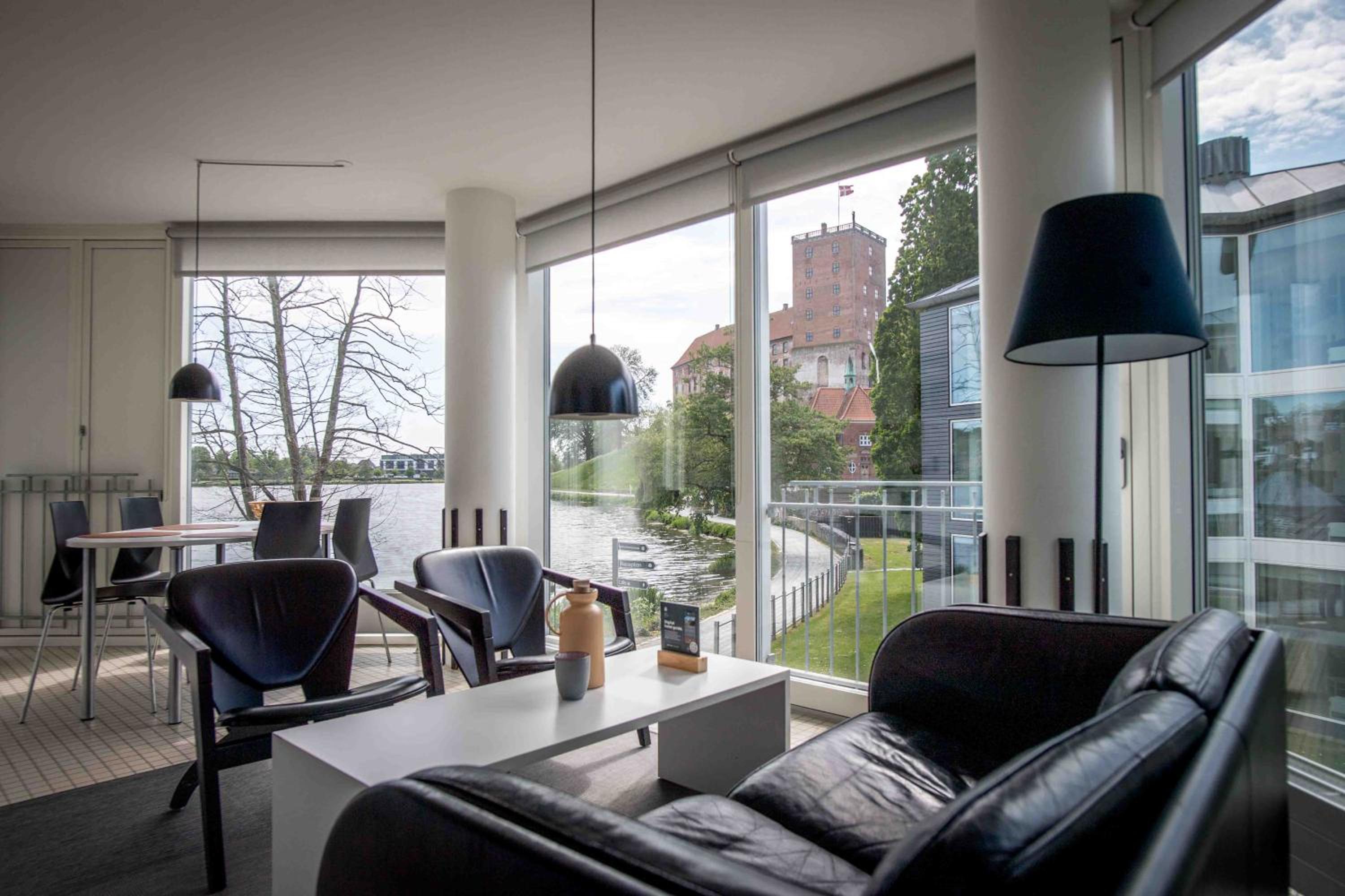 Two-Bedroom Apartment Partial Lake View thumbnail 5