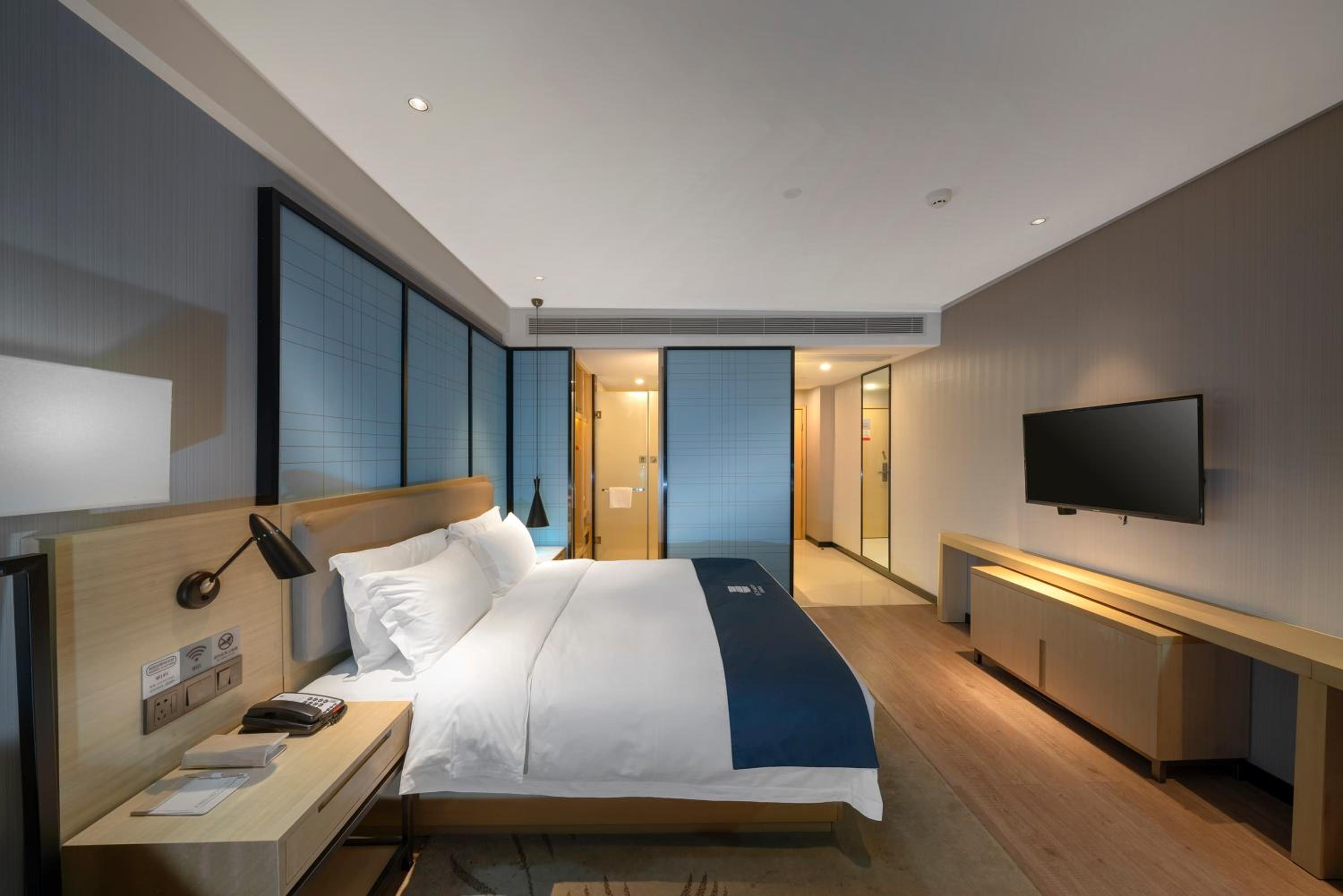 Deluxe Queen Room photo 1