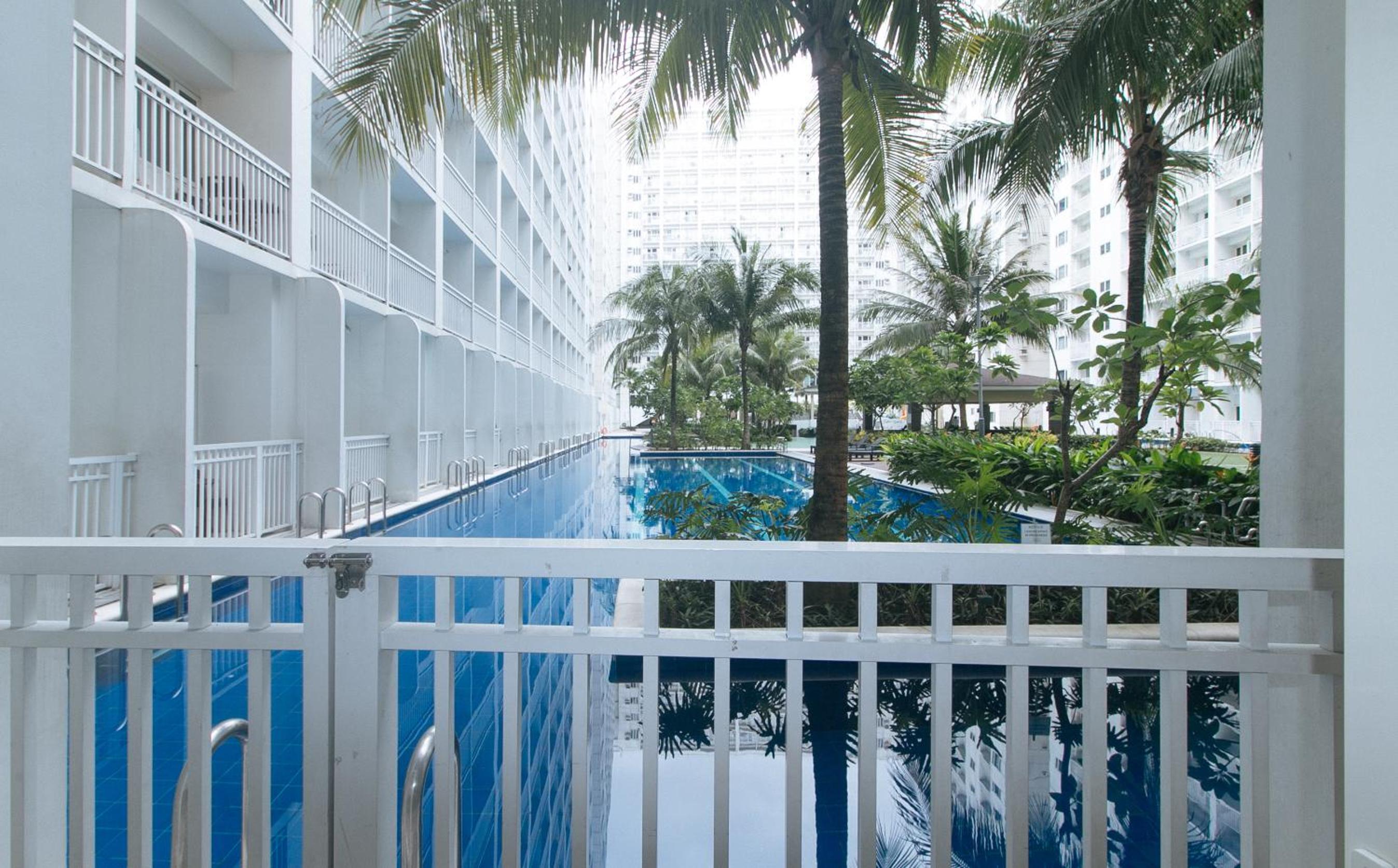 Queen Room with Pool View