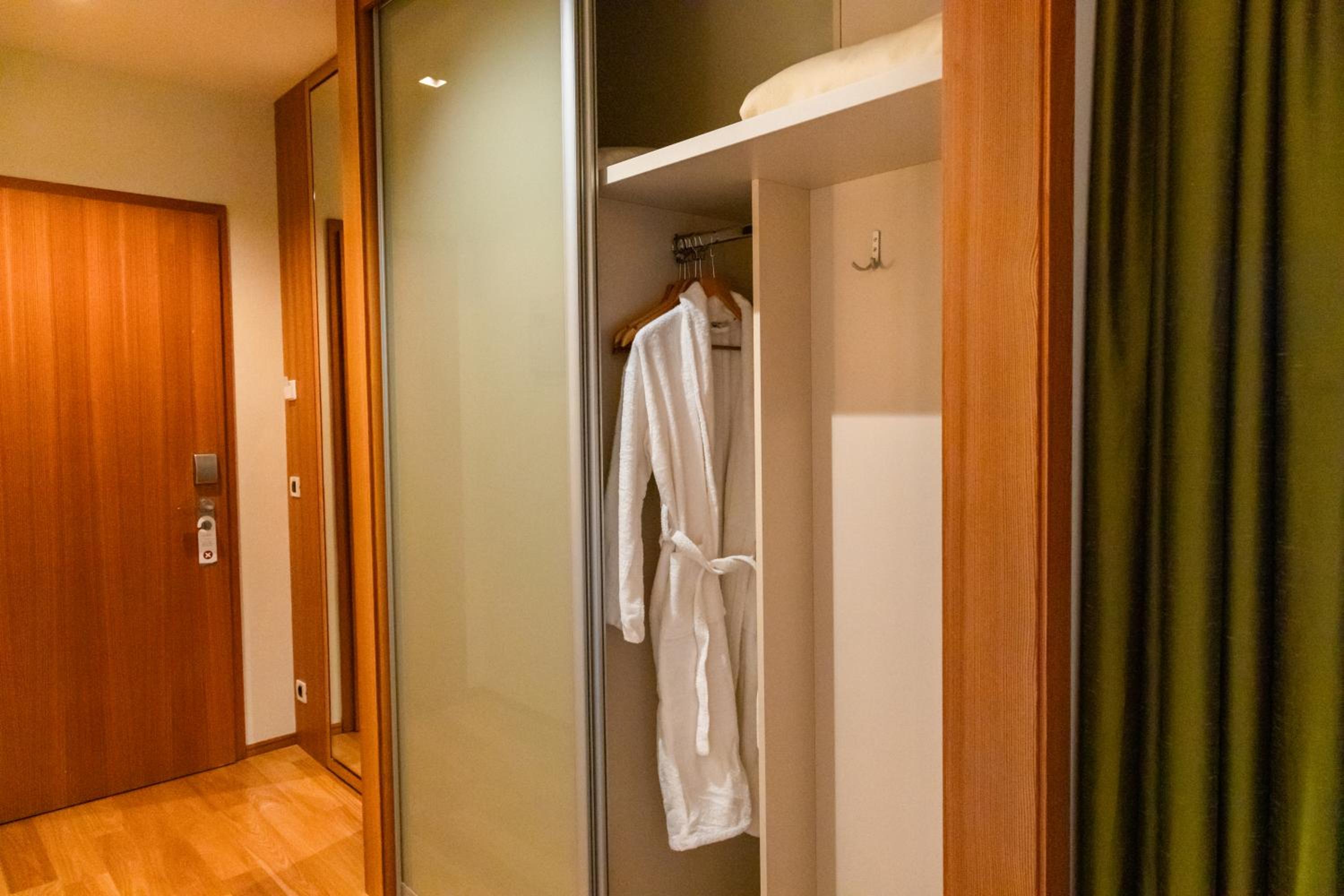 Double Room - Photo 10