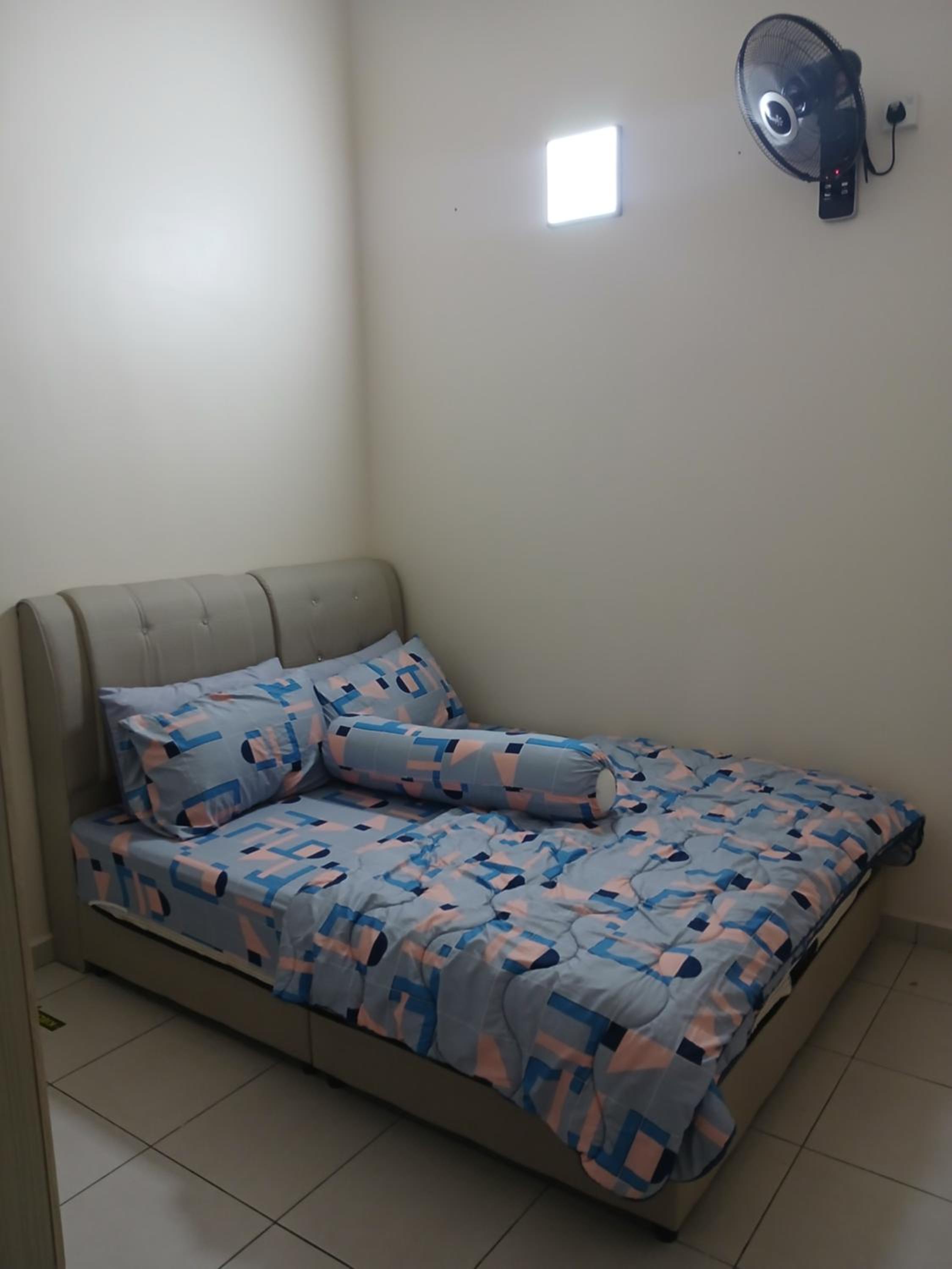 One-Bedroom Apartment photo 2