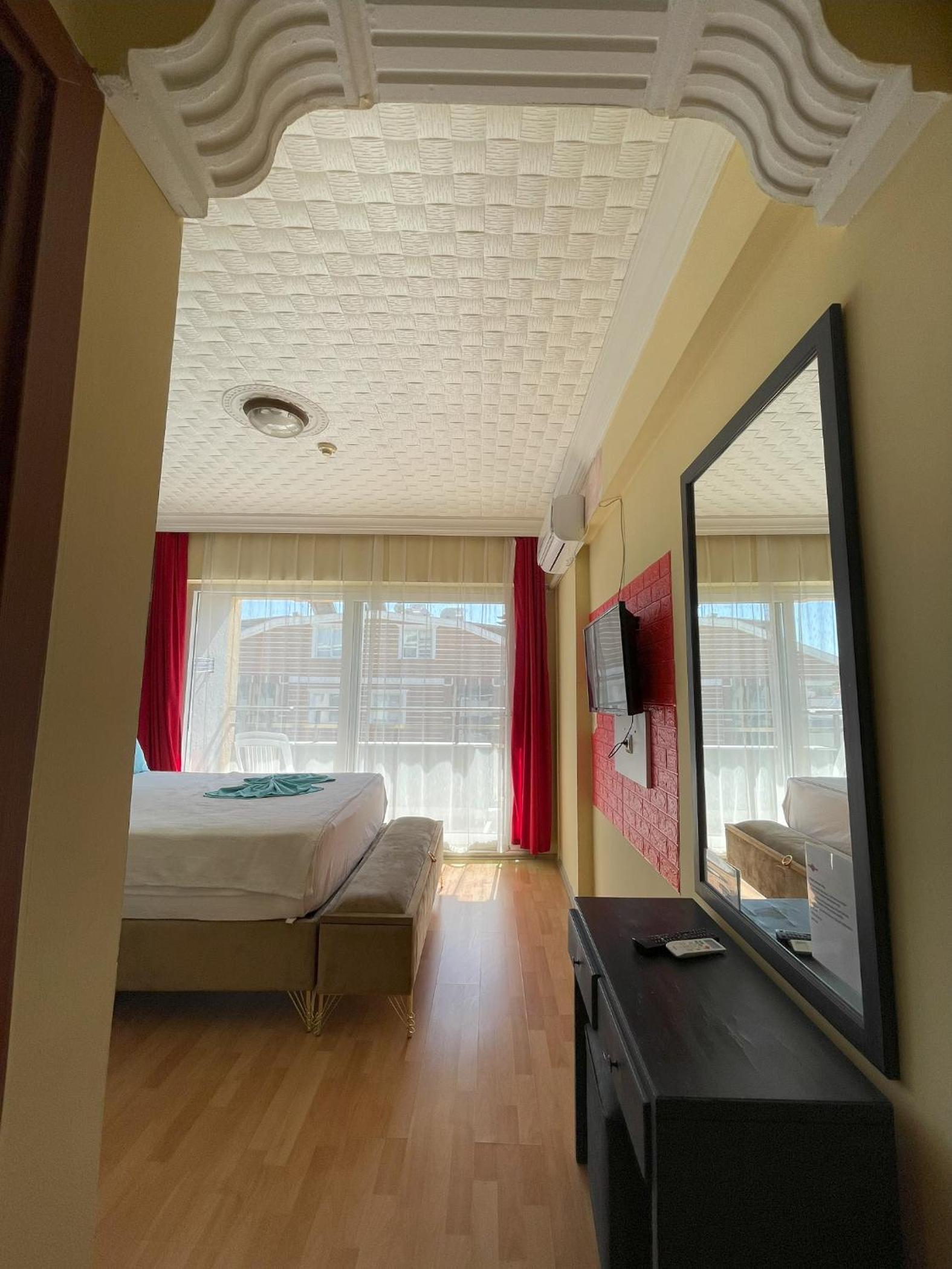Double Room with Pool View photo 3