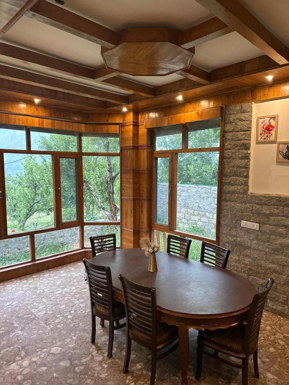 Villa - Photo 2