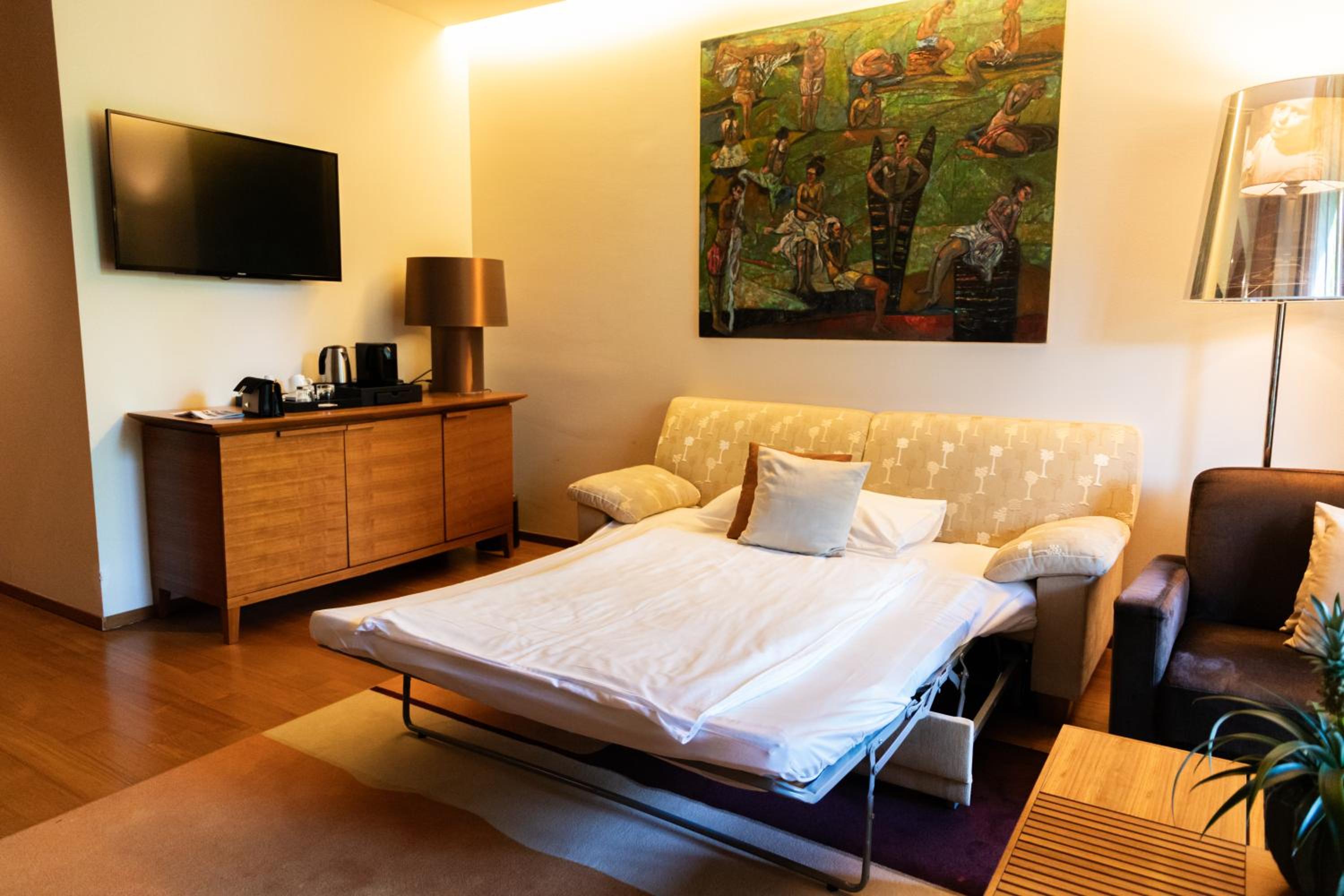 Suite - Photo 29