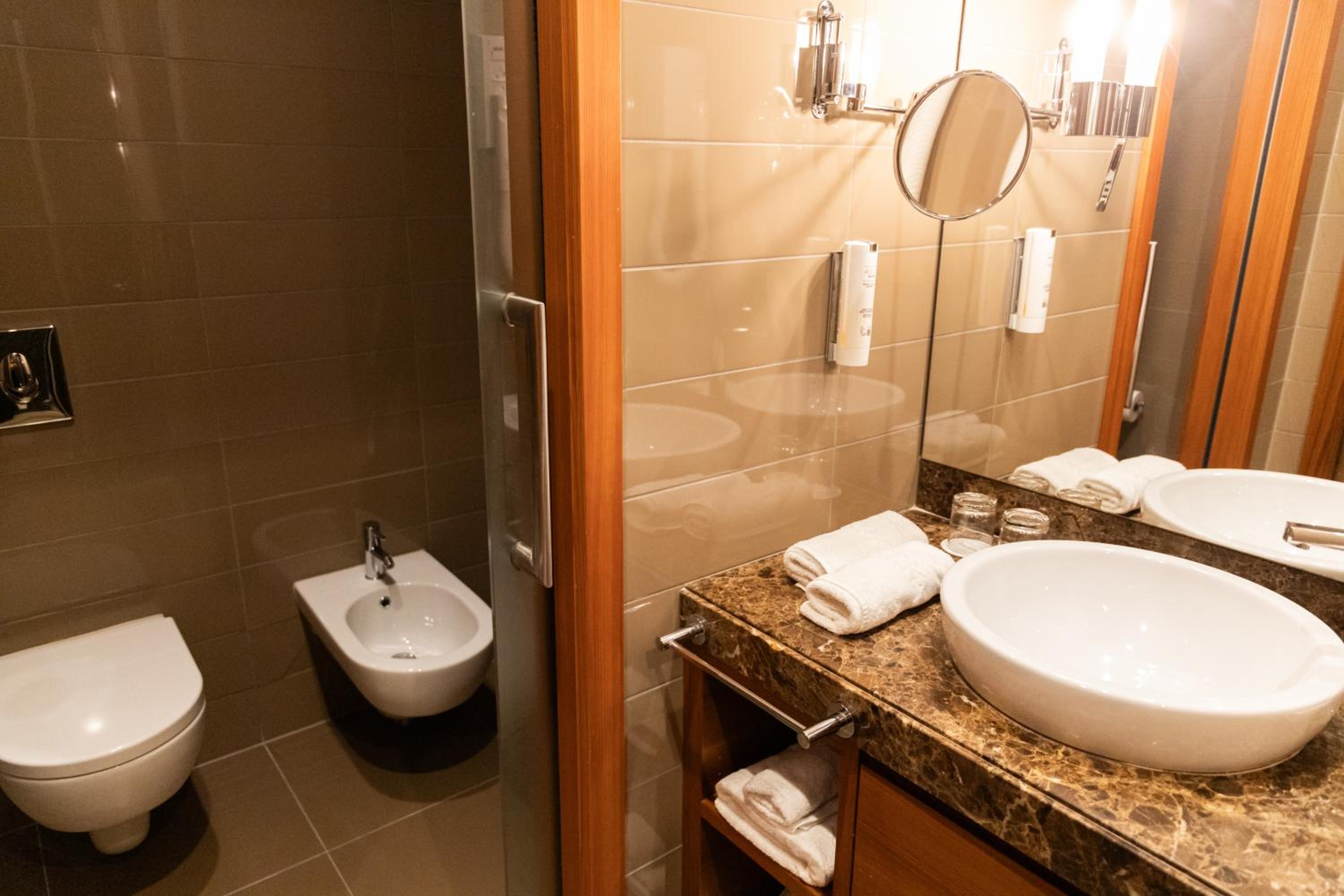 Suite - Photo 16