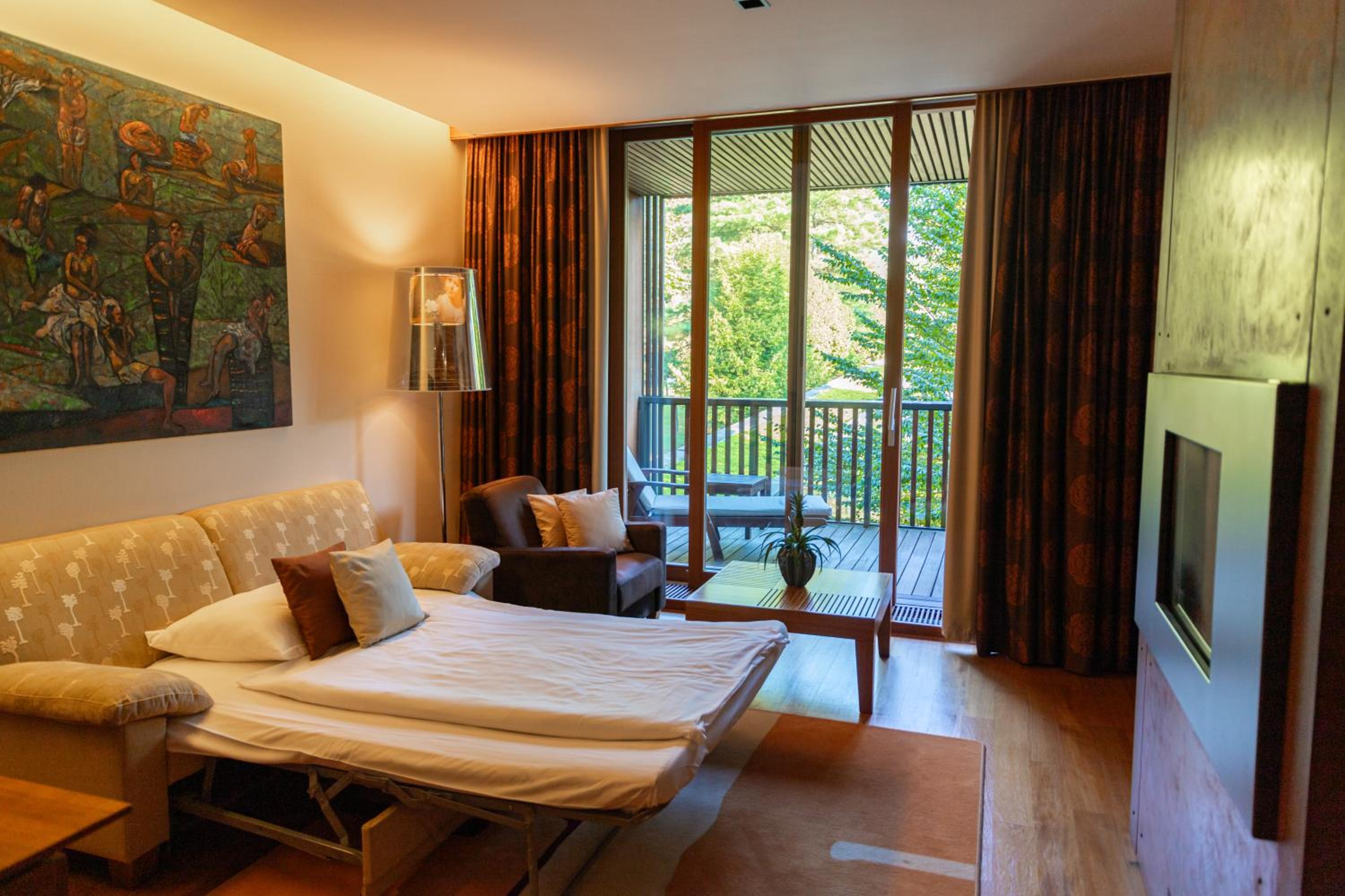 Suite - Photo 1