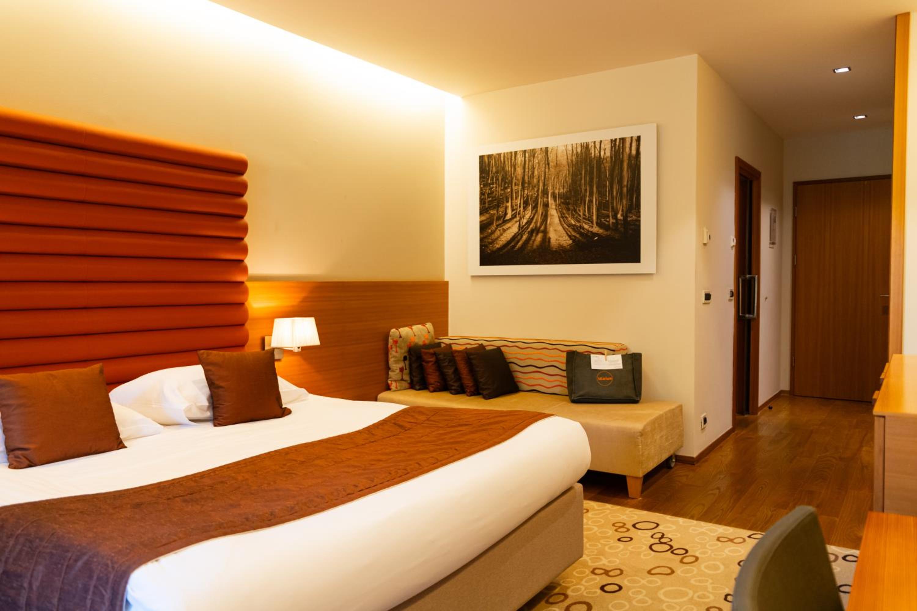Double Room - Photo 16