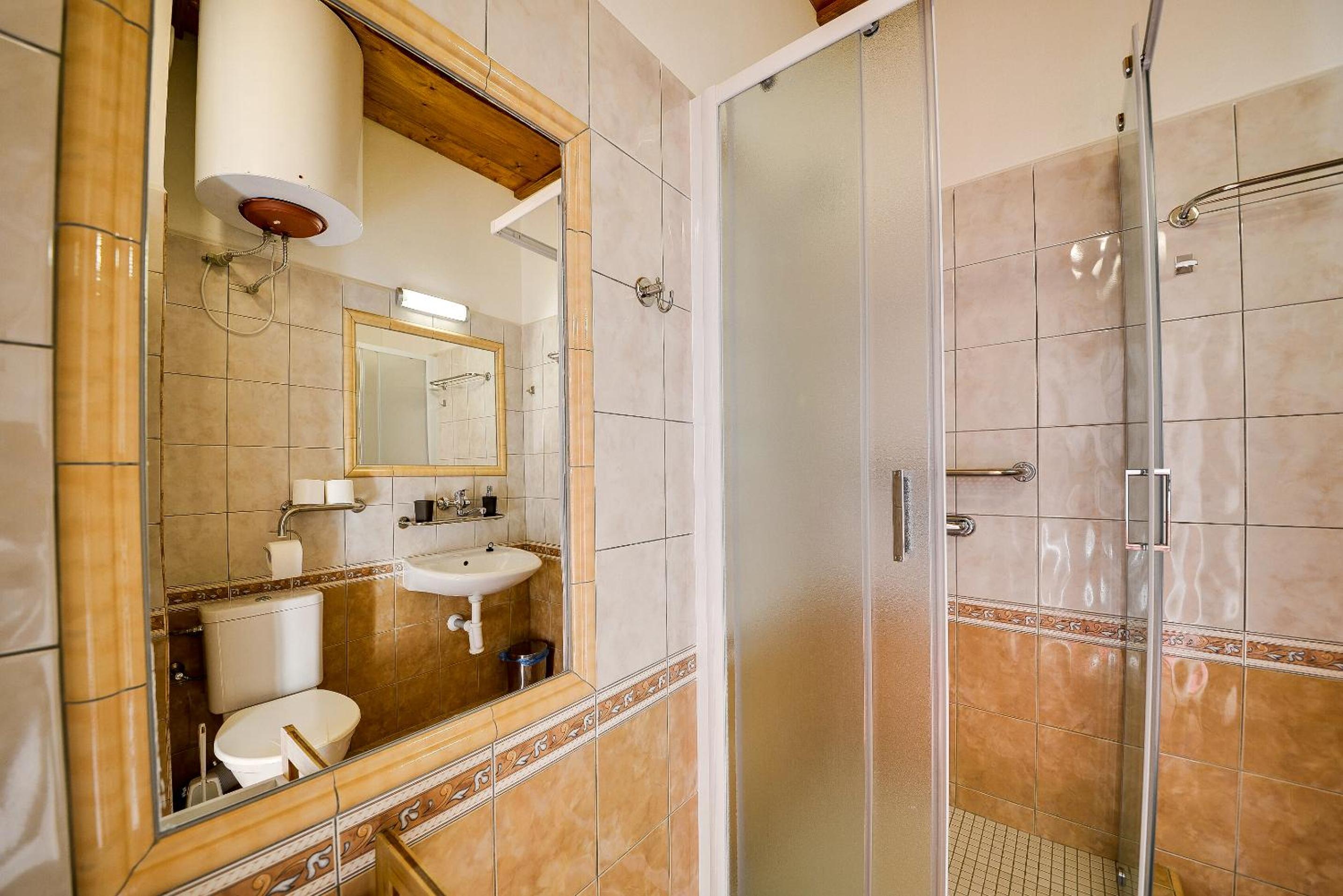Superior King Suite photo 1
