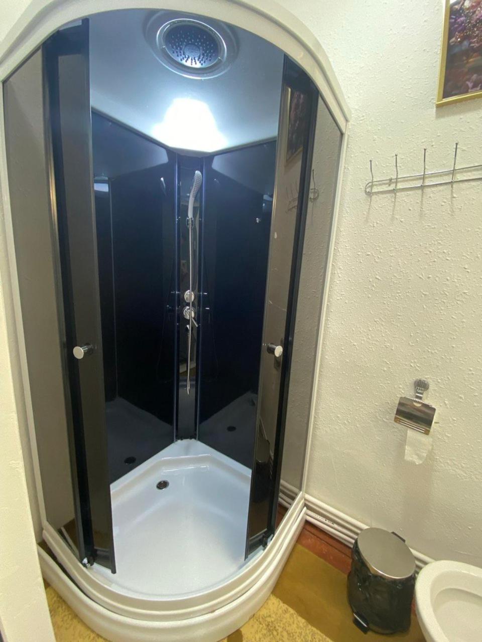 Double Room With Private Bathroom photo 2
