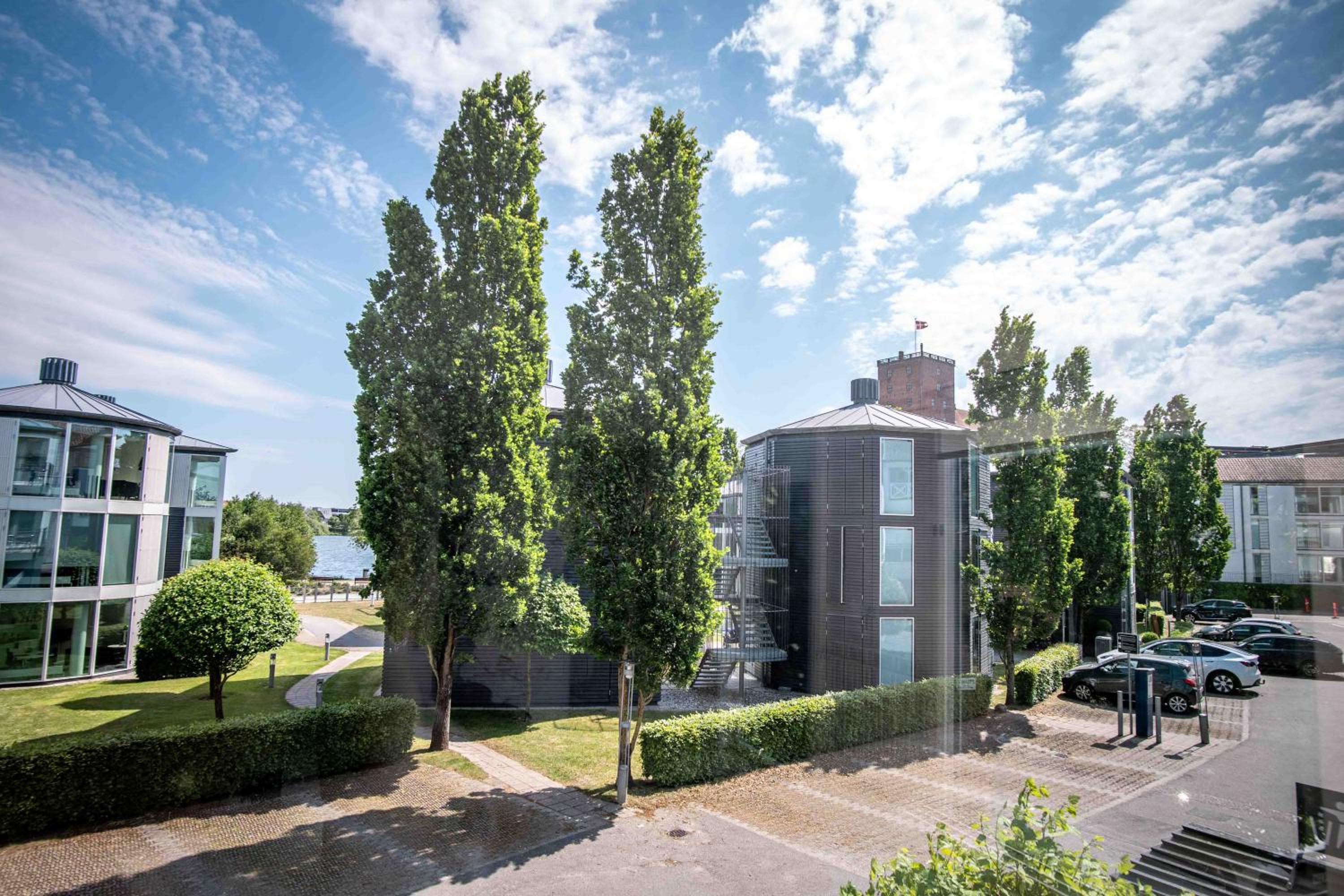 One-Bedroom Apartment with Courtyard View