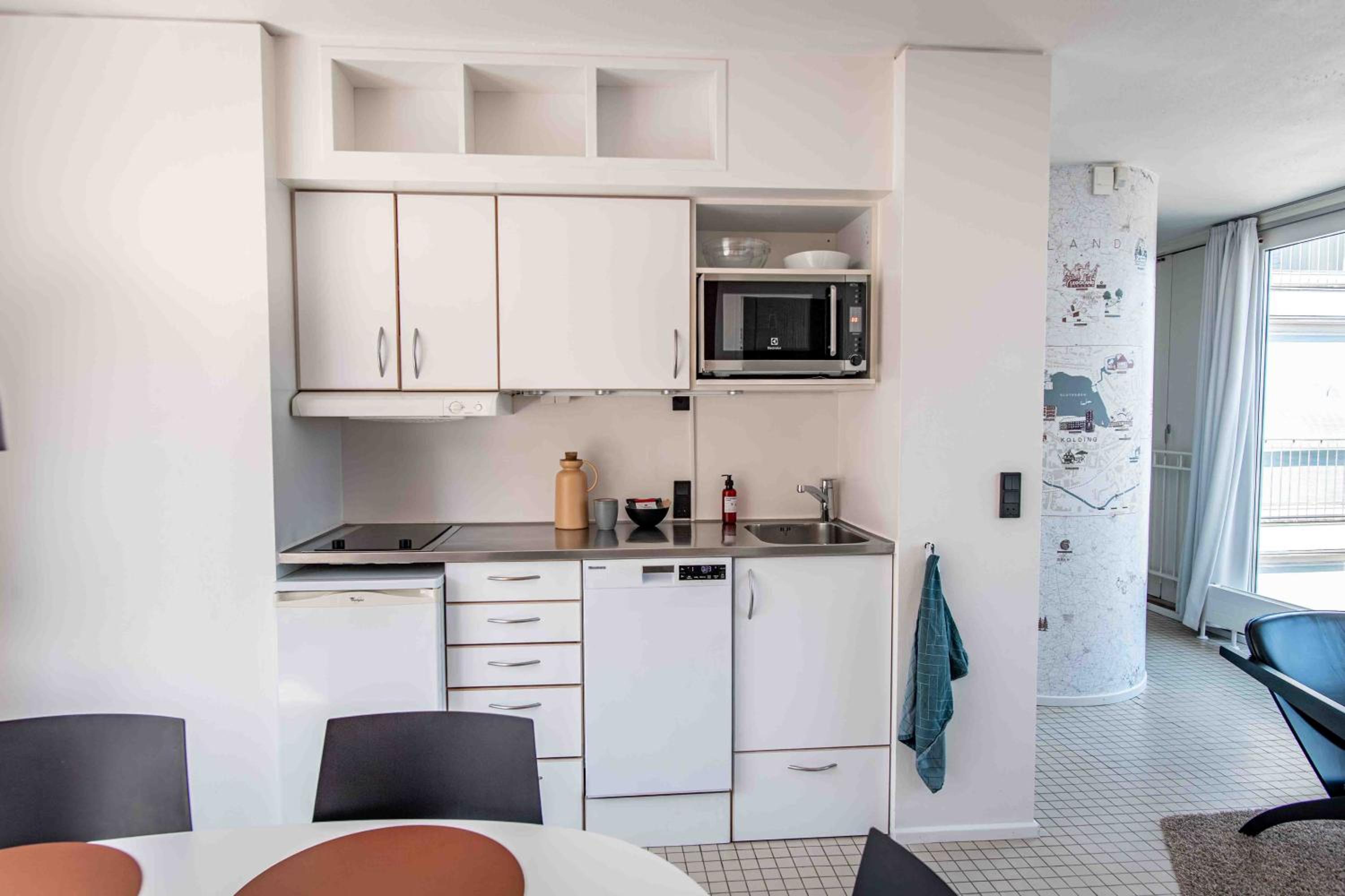 Two-Bedroom Apartment with Street View - Photo 8