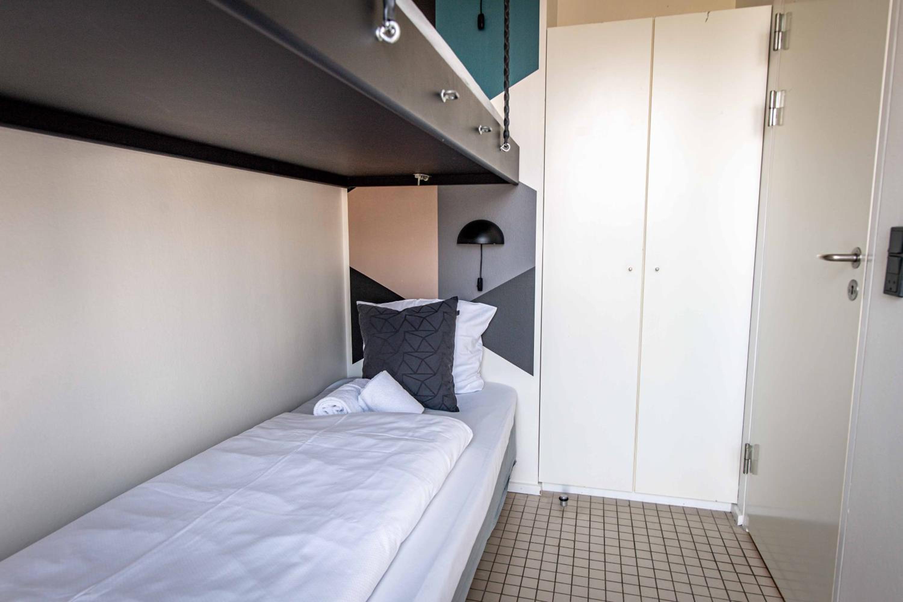 Two-Bedroom Apartment with Street View - Photo 7