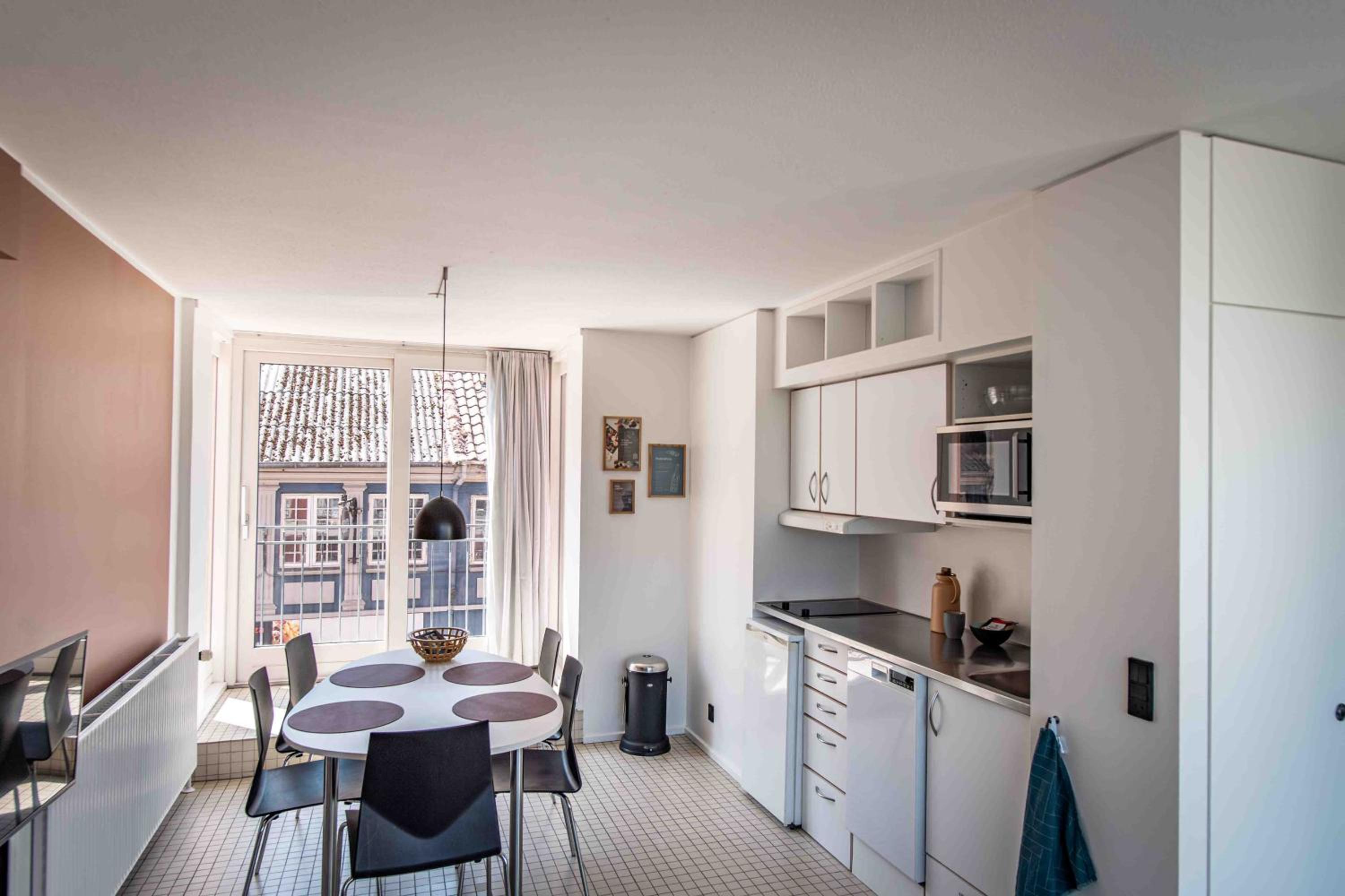 Two-Bedroom Apartment with Street View - Photo 9