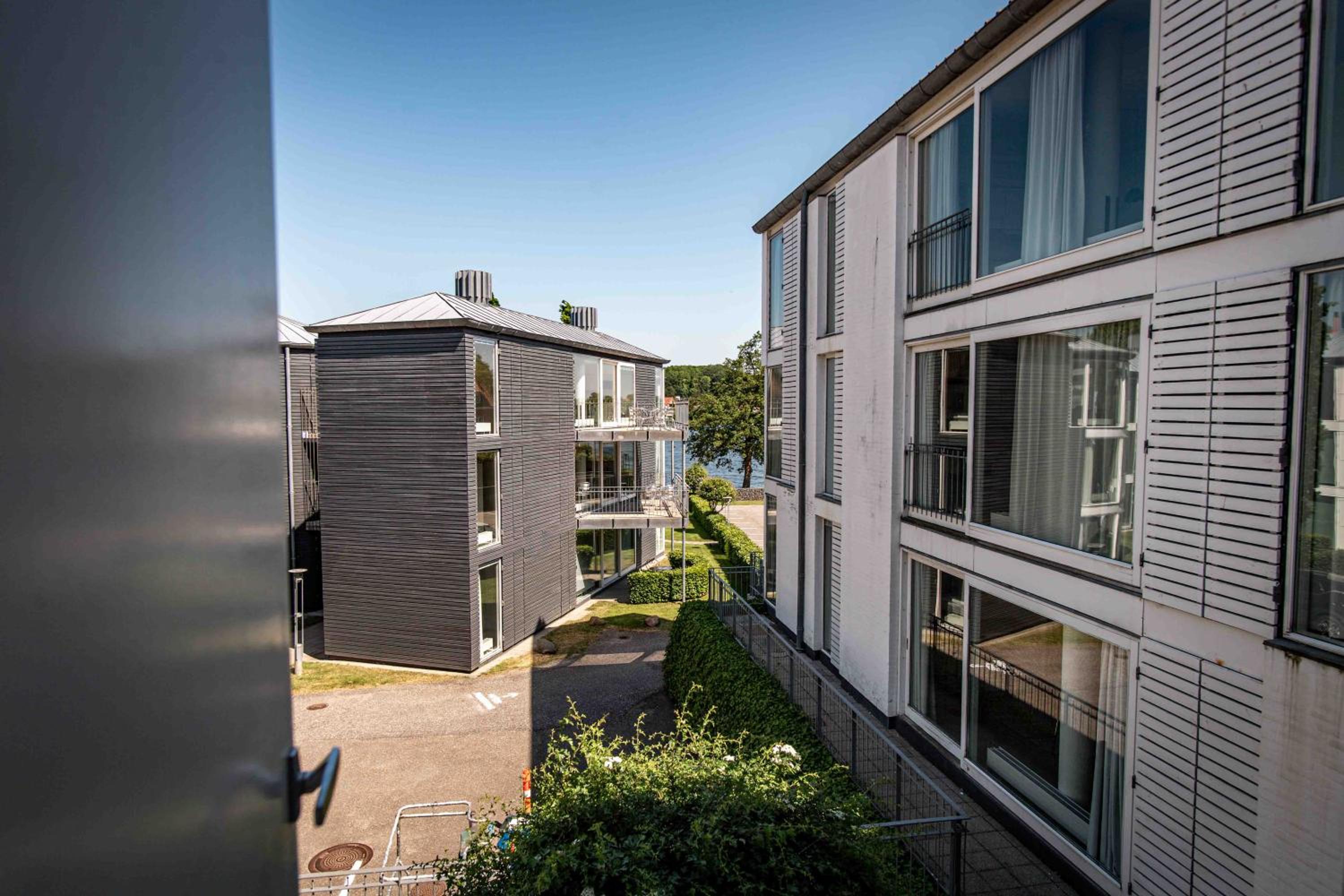 Two-Bedroom Apartment with Street View thumbnail 6