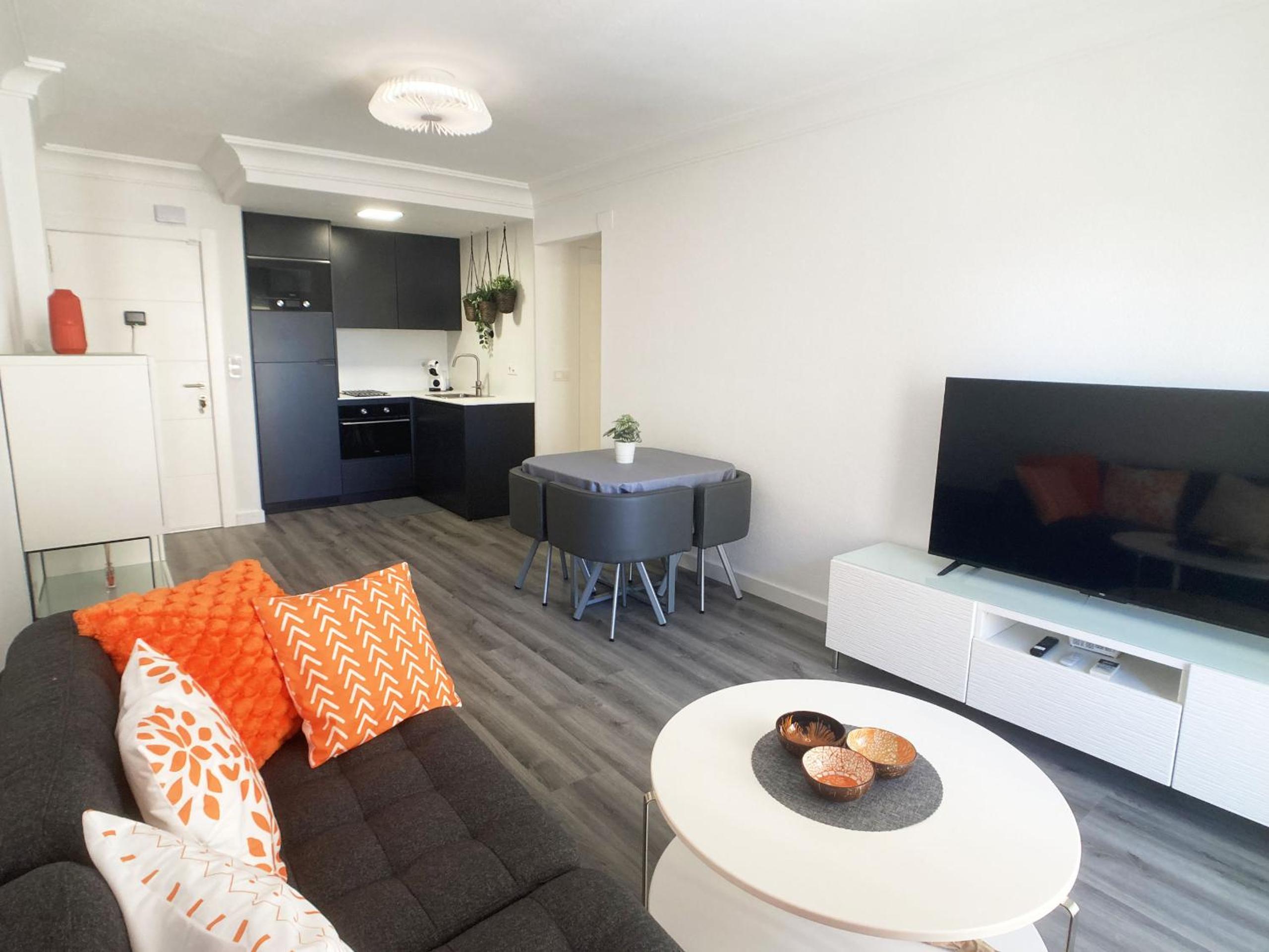 Apartamento de lujo de dos habitaciones con balcón