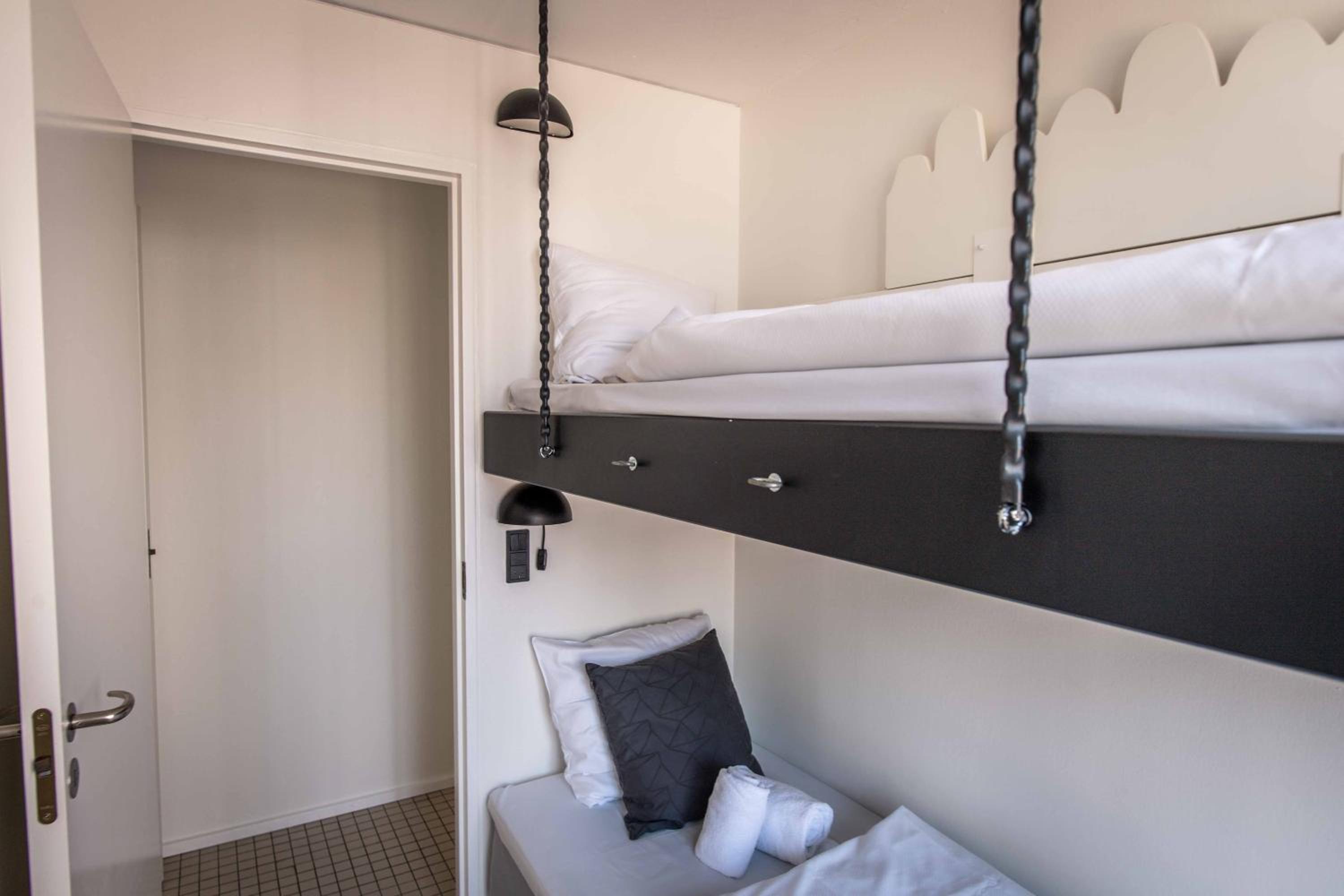 Two-Bedroom Apartment with Courtyard View - Photo 14