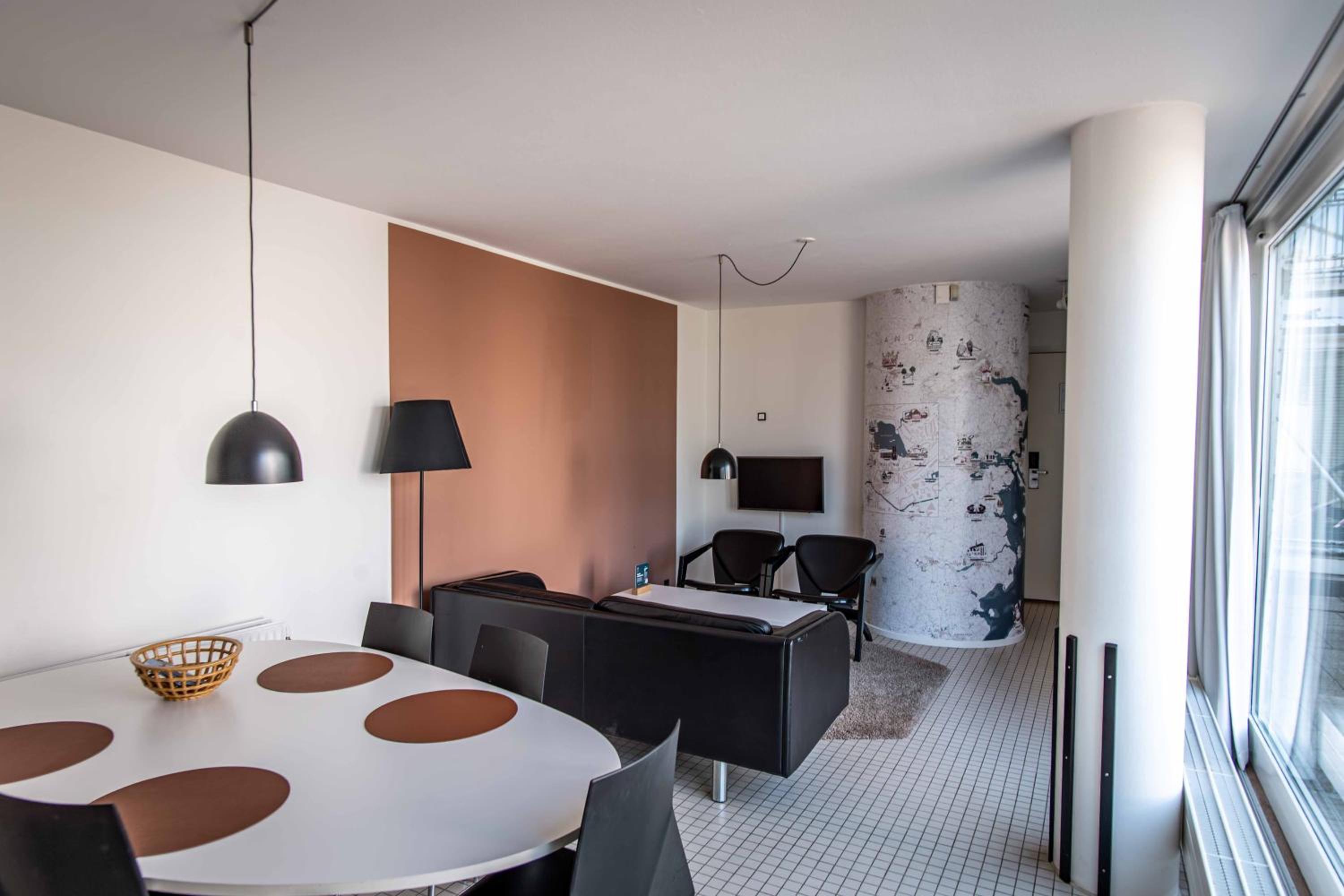 Two-Bedroom Apartment with Courtyard View - Photo 12