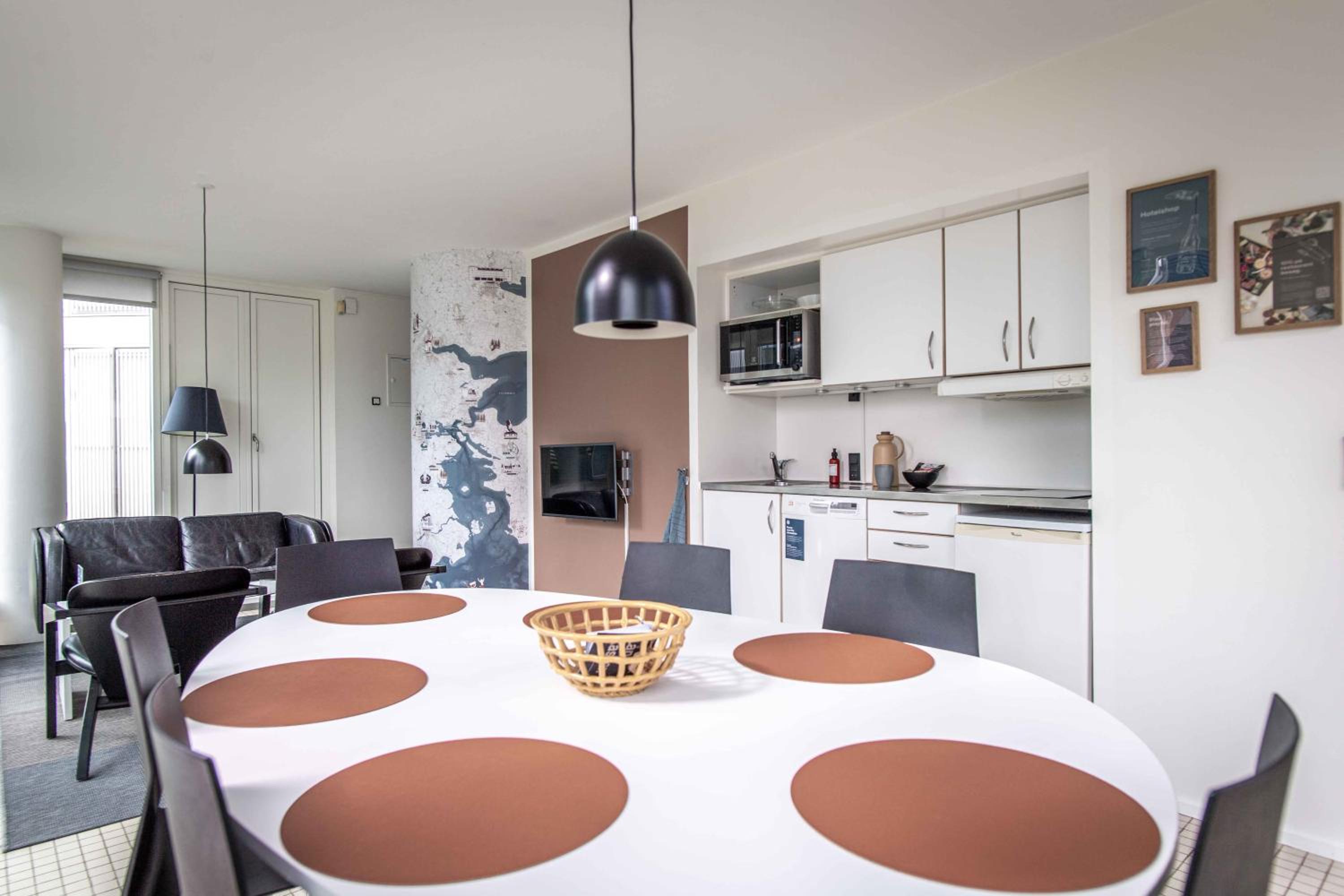 Apartment for 6 people with Partial Lake View