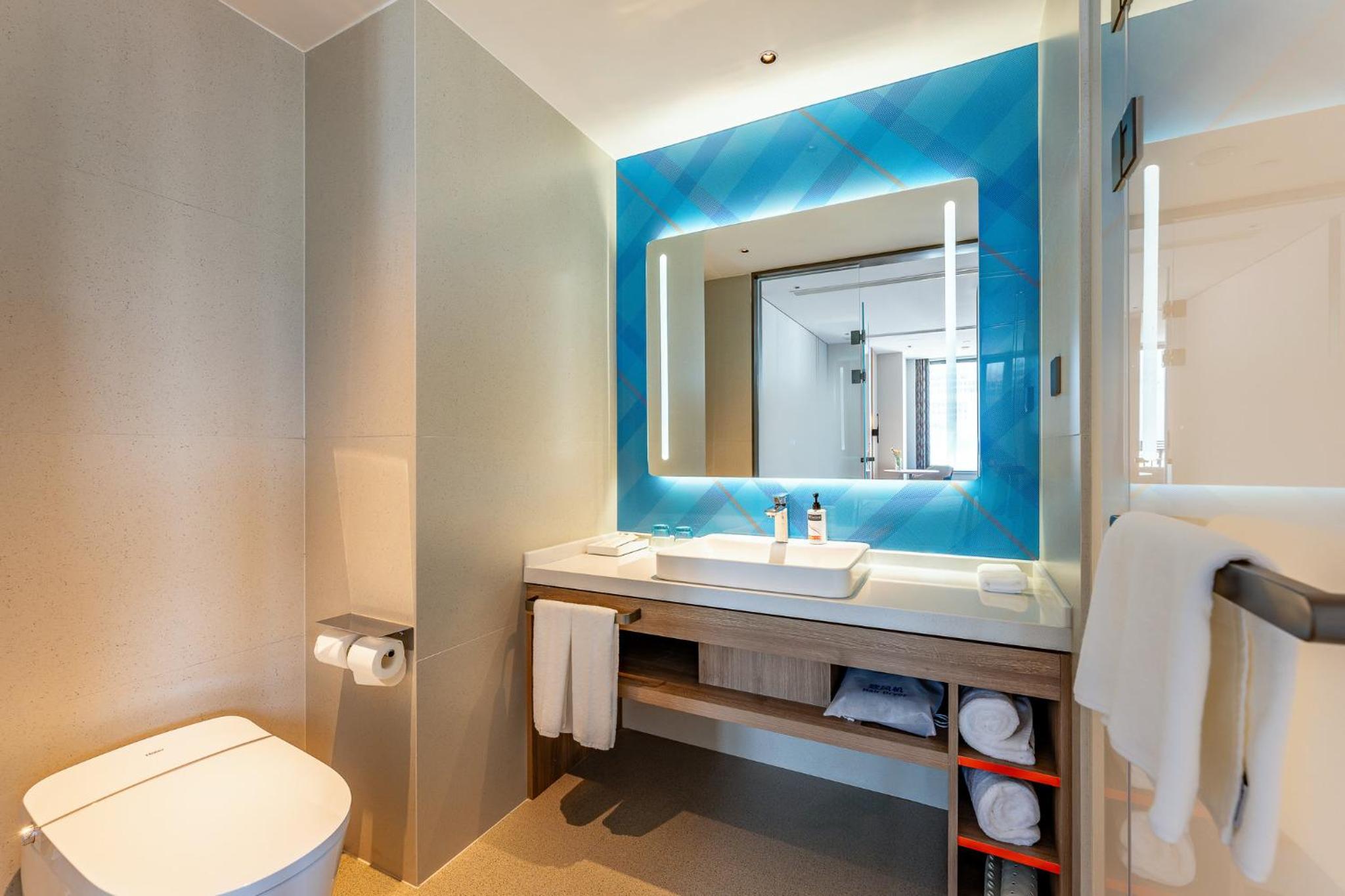 One-Bedroom Suite photo 3