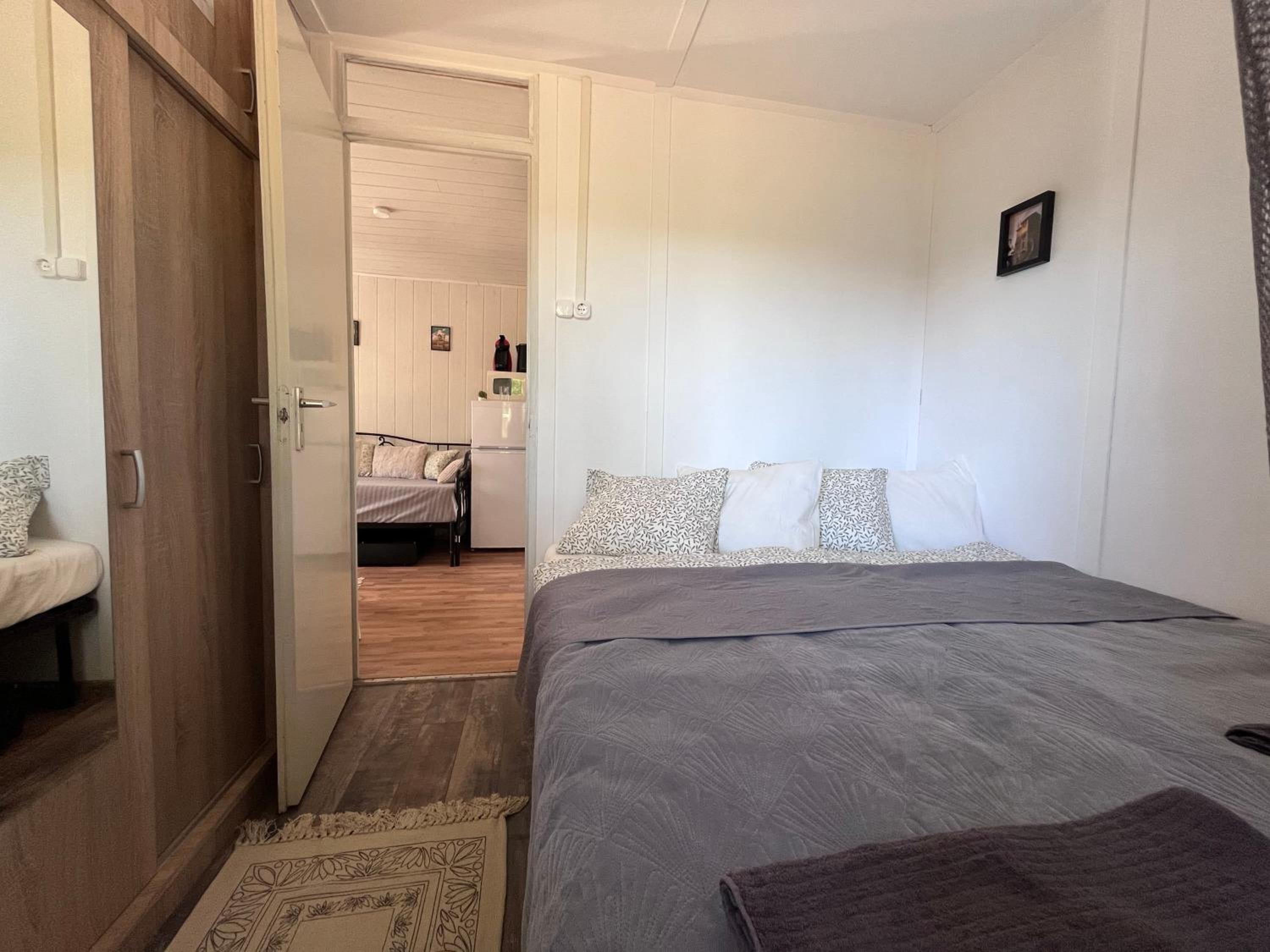 One-Bedroom House photo 1