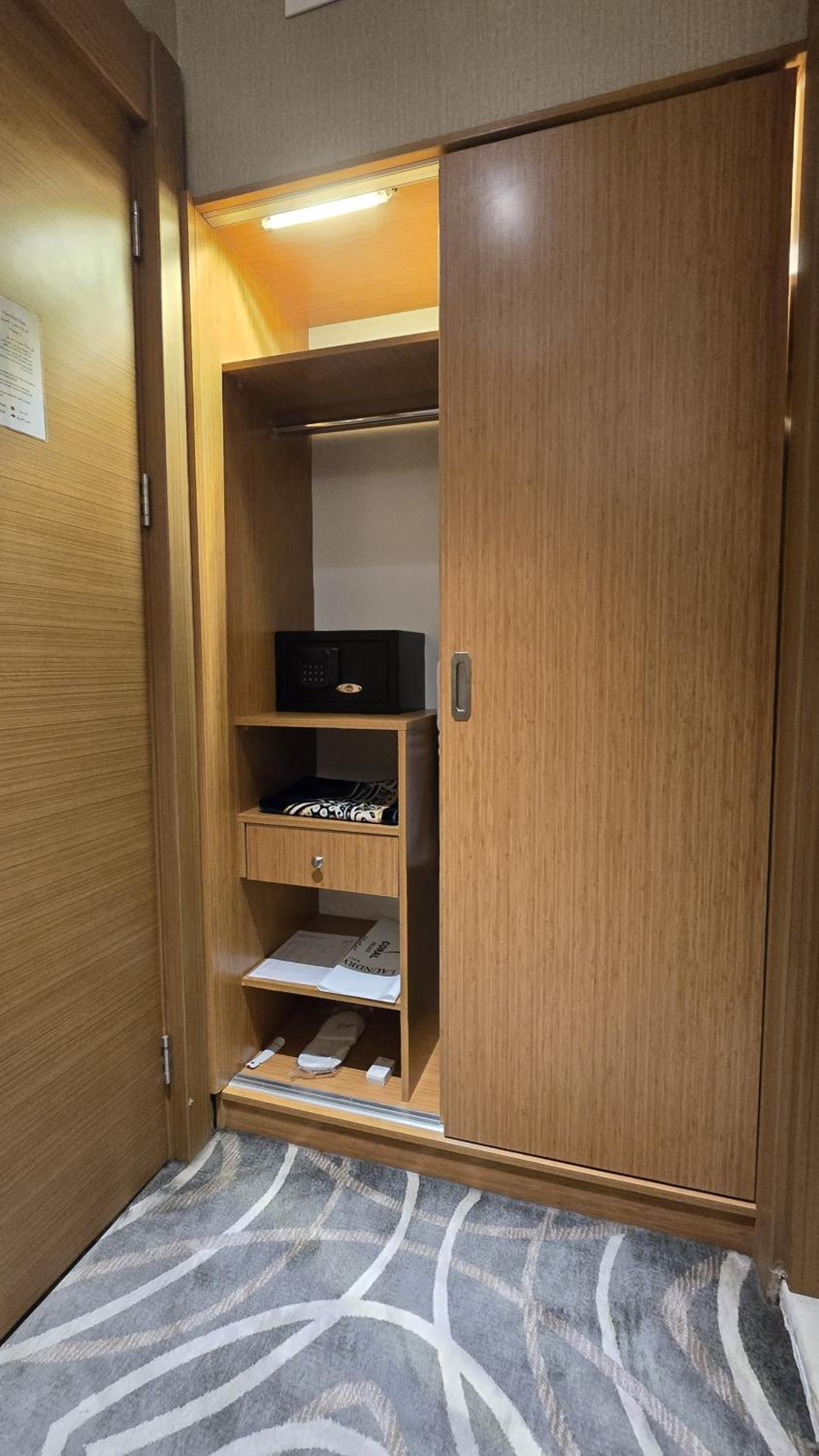 Single Room - Photo 3