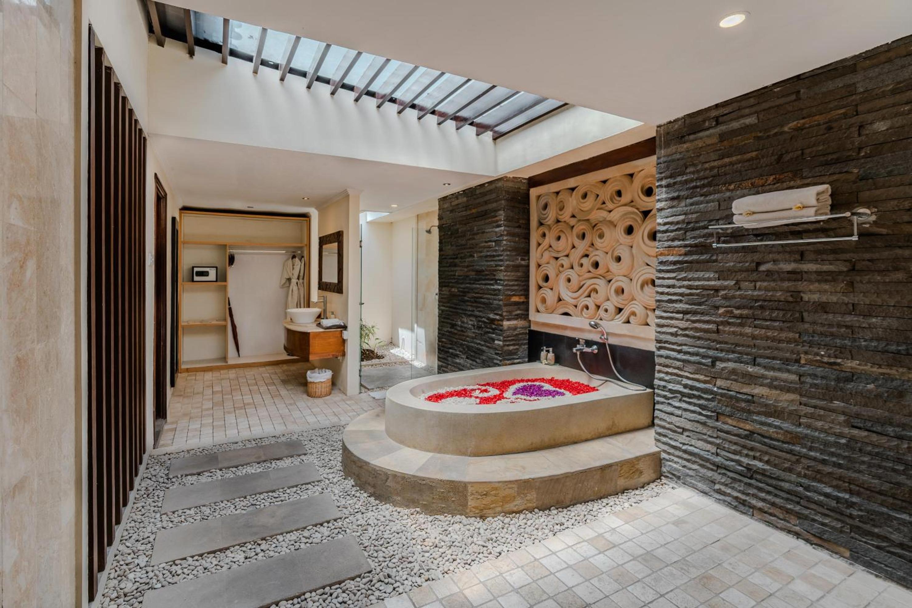 One-Bedroom Kahyangan Villa with Private Pool - Photo 14