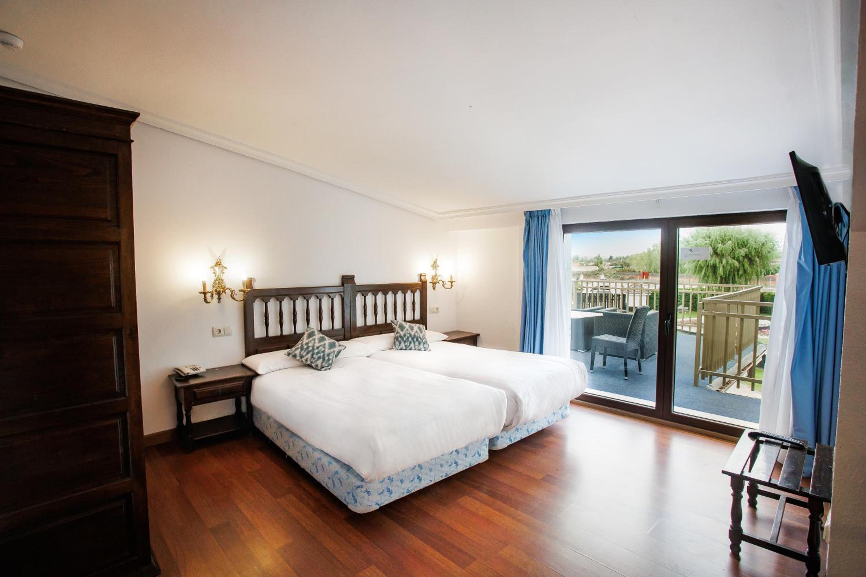Twin Room with Terrace - Photo 1