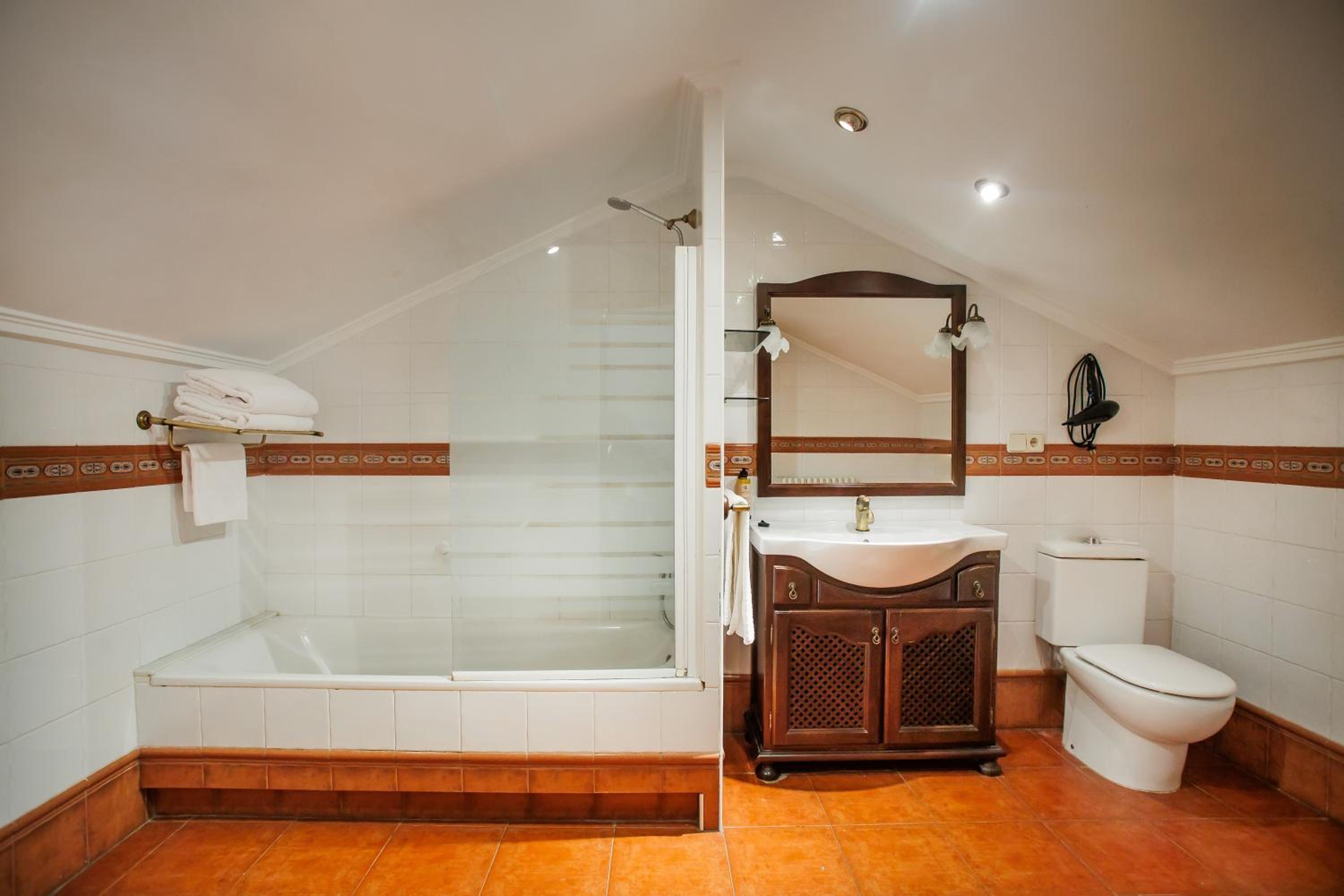 Deluxe Family Room - Photo 5